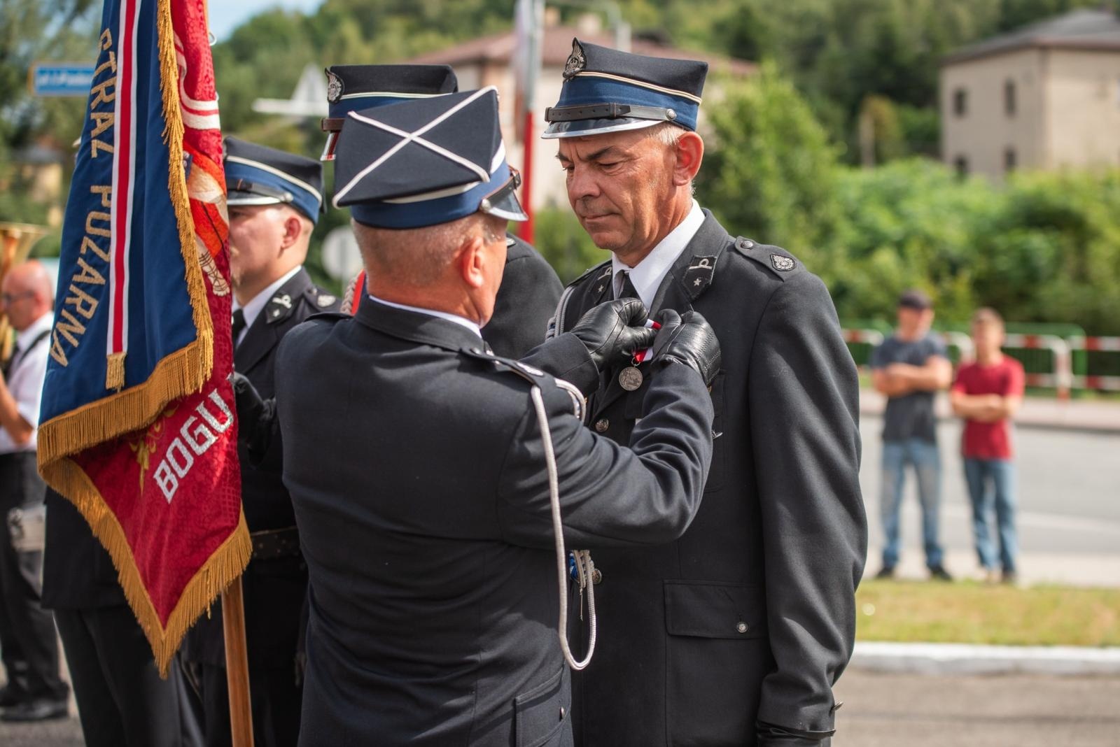 Zdjęcie w galerii na portalu naszwodzislaw.com: Jubileusz 90-lecia OSP Zawada. Strażacka tradycja i wspólne świętowanie [FOTO] wiadomości z regionu