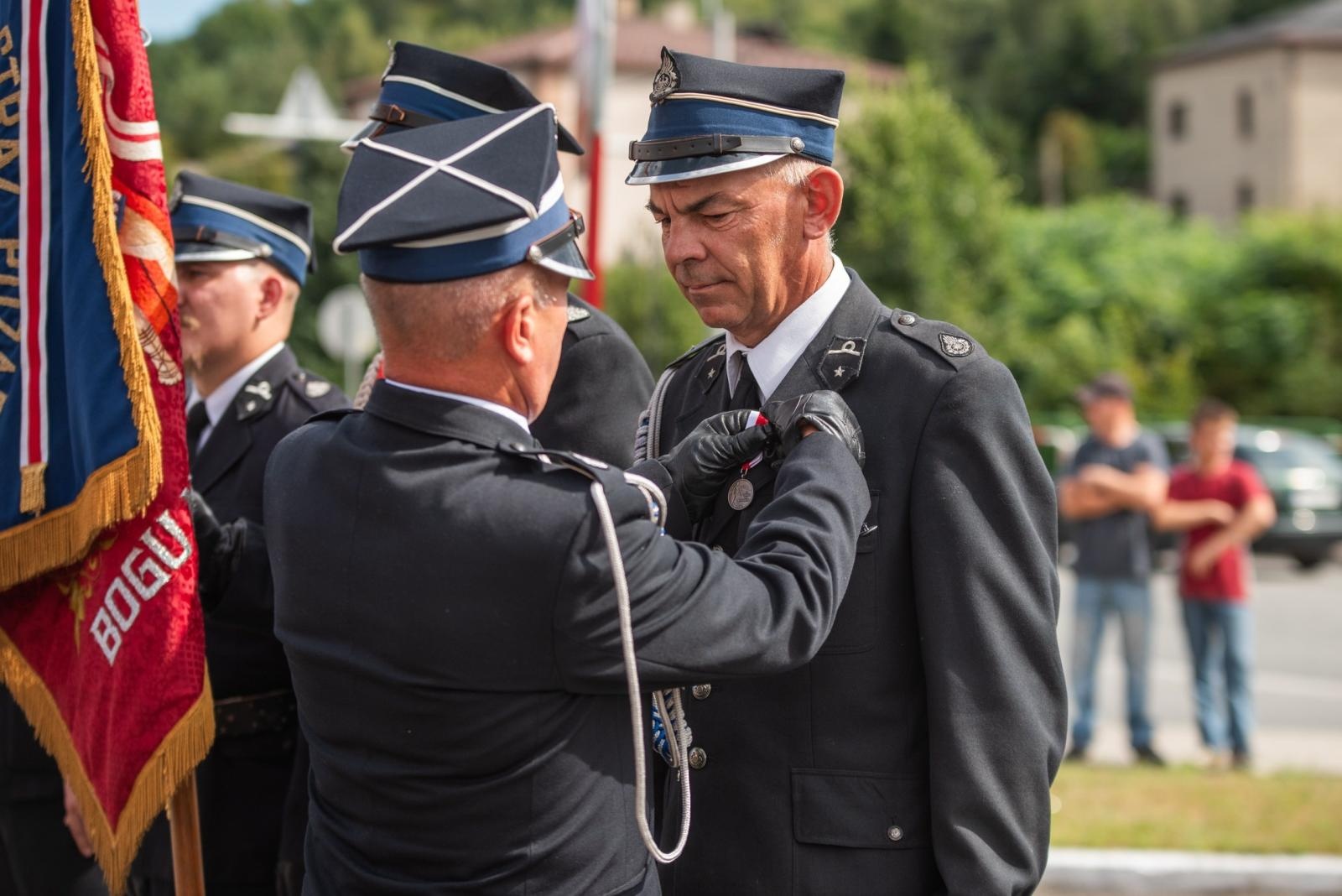 Zdjęcie w galerii na portalu naszwodzislaw.com: Jubileusz 90-lecia OSP Zawada. Strażacka tradycja i wspólne świętowanie [FOTO] wiadomości z regionu