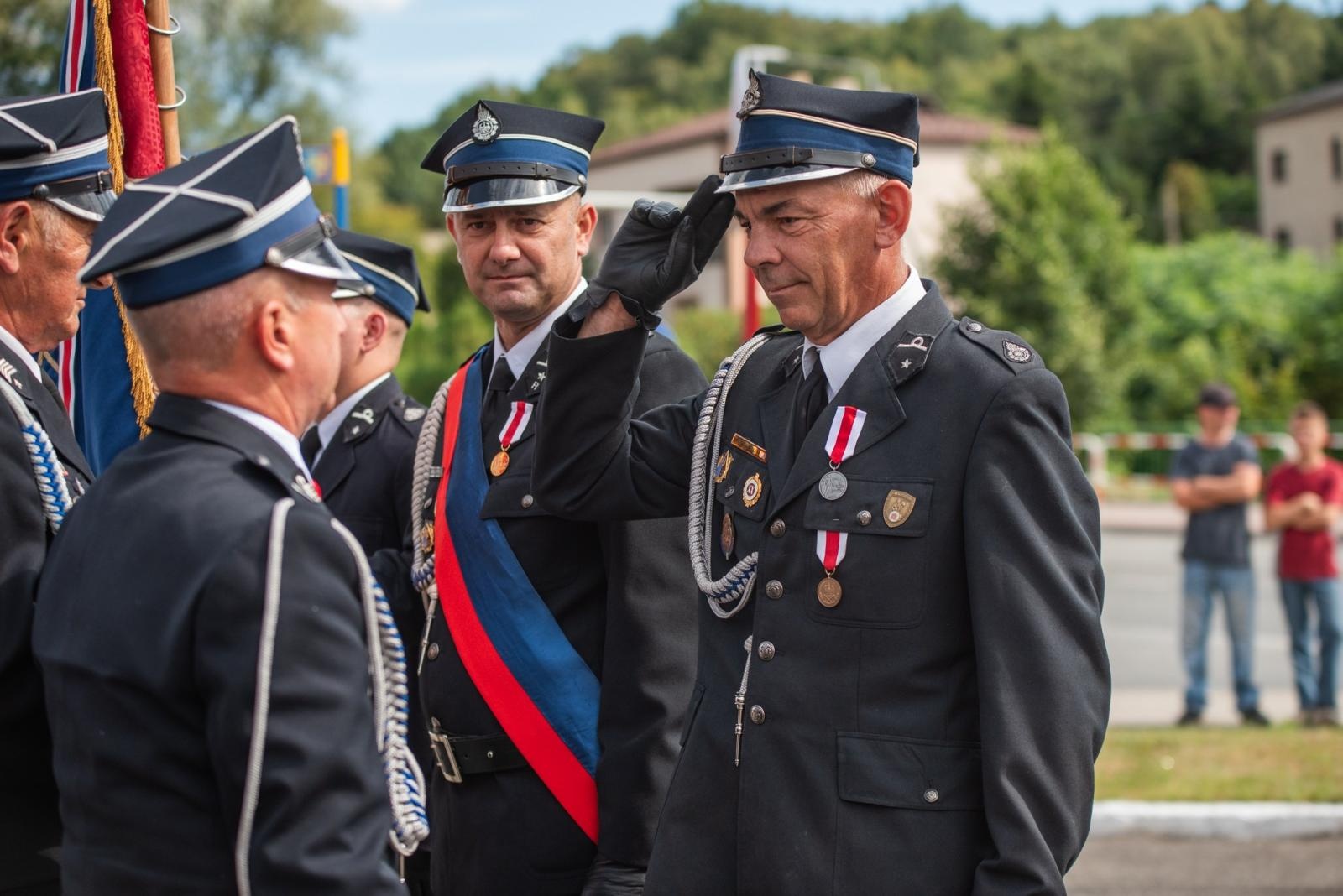 Zdjęcie w galerii na portalu naszwodzislaw.com: Jubileusz 90-lecia OSP Zawada. Strażacka tradycja i wspólne świętowanie [FOTO] wiadomości z regionu