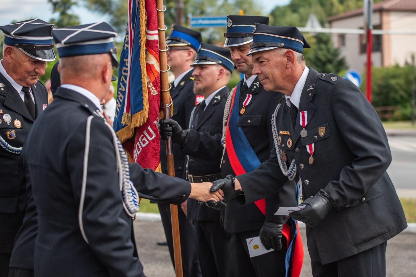 Zdjęcie w galerii na portalu naszwodzislaw.com: Jubileusz 90-lecia OSP Zawada. Strażacka tradycja i wspólne świętowanie [FOTO] wiadomości z regionu