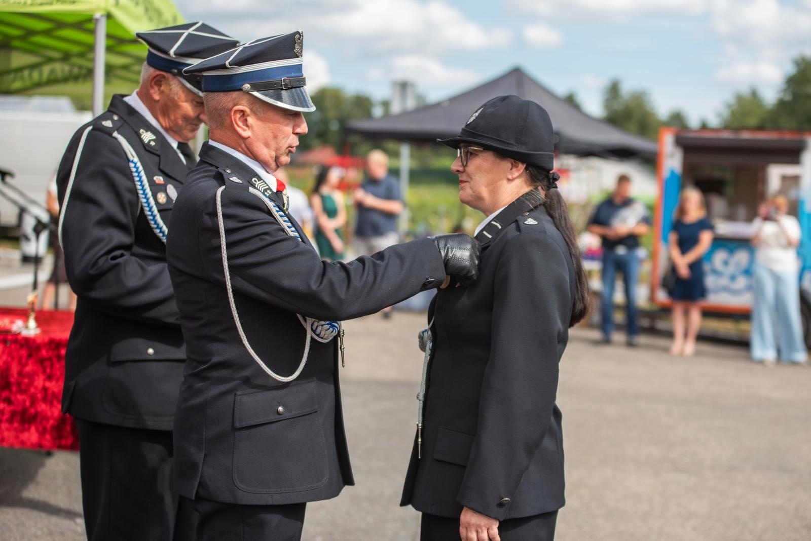 Zdjęcie w galerii na portalu naszwodzislaw.com: Jubileusz 90-lecia OSP Zawada. Strażacka tradycja i wspólne świętowanie [FOTO] wiadomości z regionu