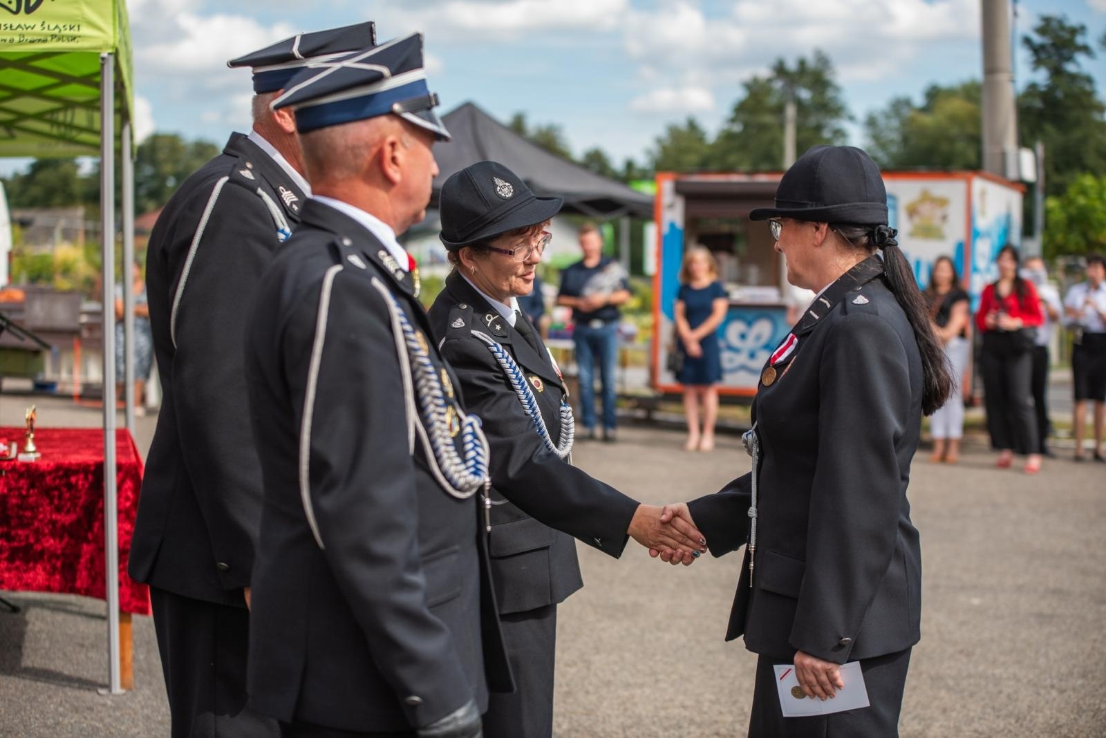 Zdjęcie w galerii na portalu naszwodzislaw.com: Jubileusz 90-lecia OSP Zawada. Strażacka tradycja i wspólne świętowanie [FOTO] wiadomości z regionu