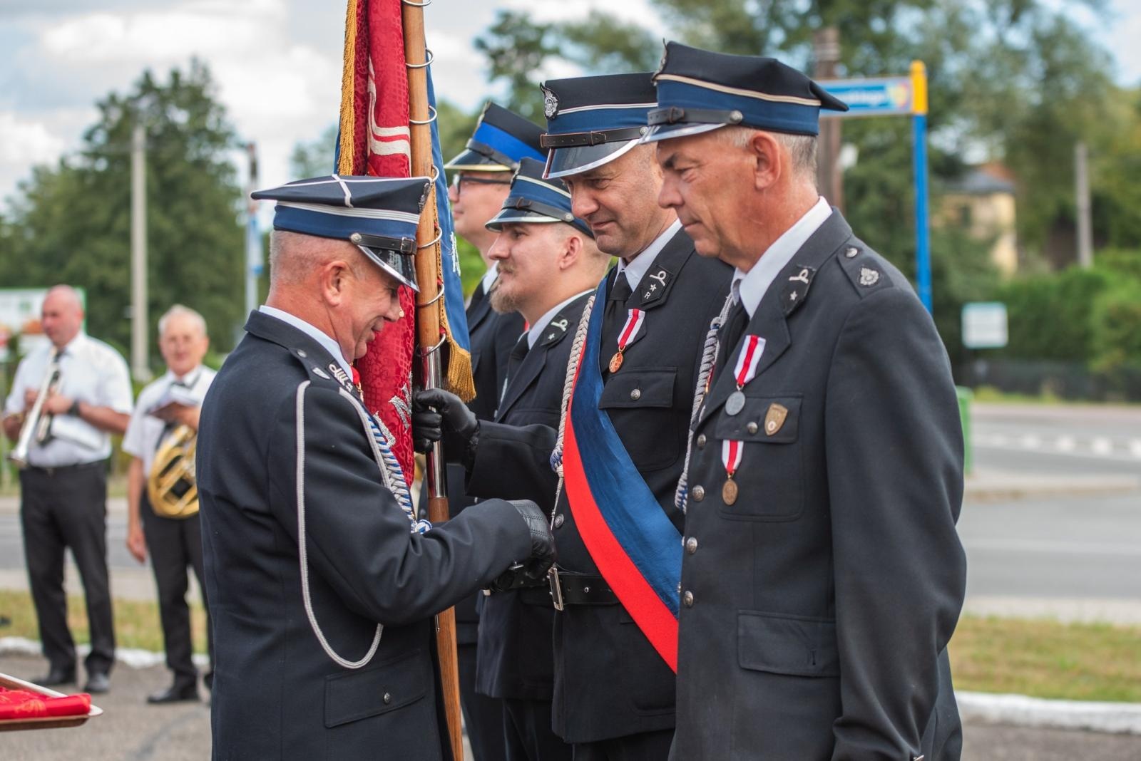 Zdjęcie w galerii na portalu naszwodzislaw.com: Jubileusz 90-lecia OSP Zawada. Strażacka tradycja i wspólne świętowanie [FOTO] wiadomości z regionu
