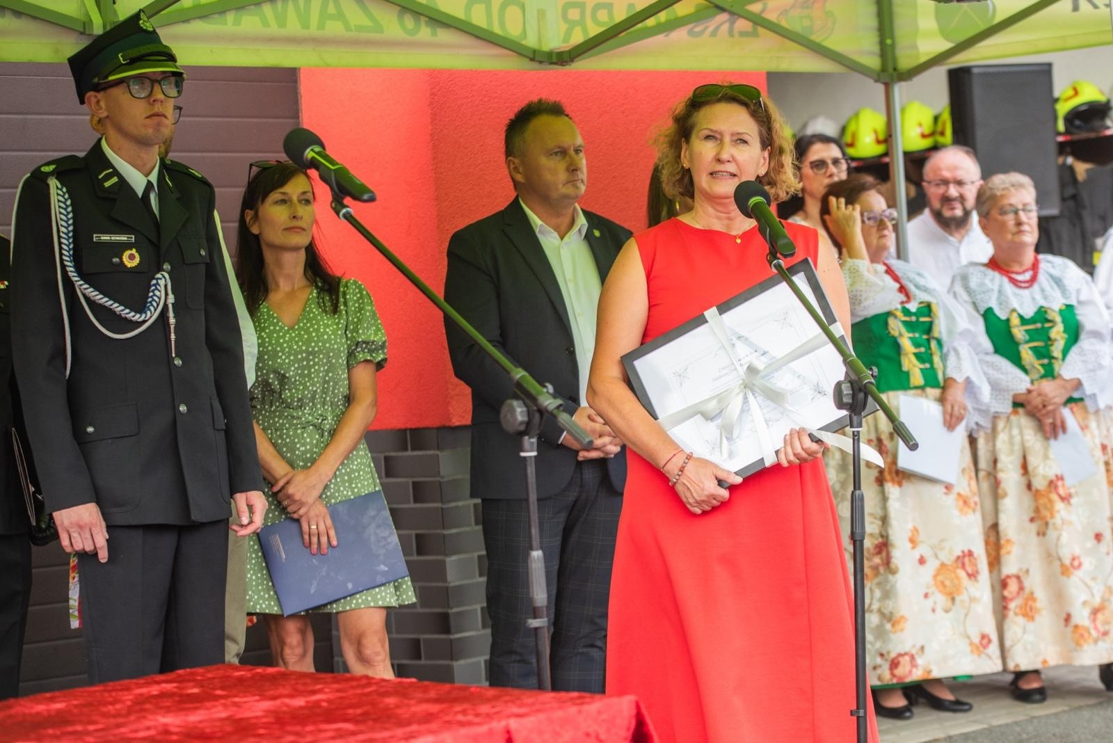 Zdjęcie w galerii na portalu naszwodzislaw.com: Jubileusz 90-lecia OSP Zawada. Strażacka tradycja i wspólne świętowanie [FOTO] wiadomości z regionu