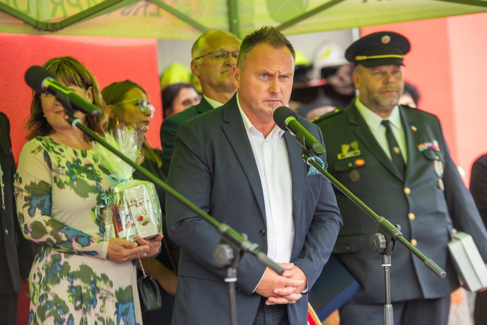 Zdjęcie w galerii na portalu naszwodzislaw.com: Jubileusz 90-lecia OSP Zawada. Strażacka tradycja i wspólne świętowanie [FOTO] wiadomości z regionu