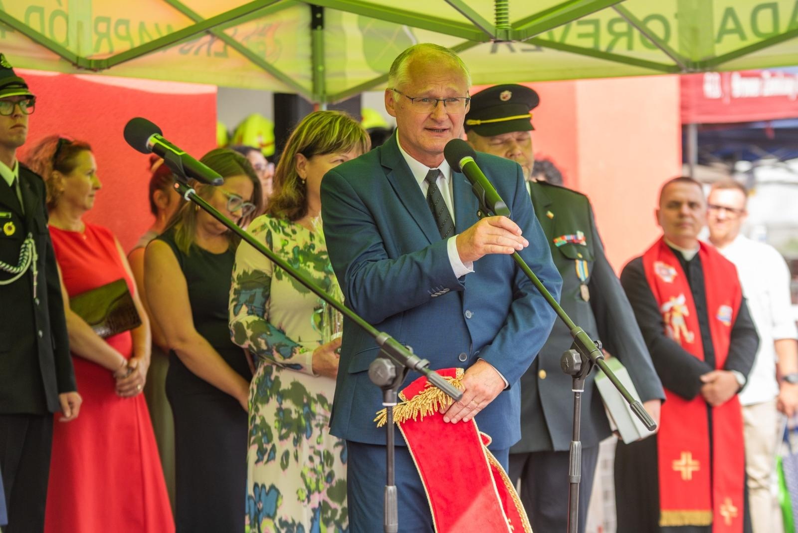 Zdjęcie w galerii na portalu naszwodzislaw.com: Jubileusz 90-lecia OSP Zawada. Strażacka tradycja i wspólne świętowanie [FOTO] wiadomości z regionu