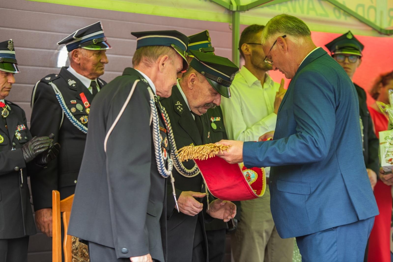 Zdjęcie w galerii na portalu naszwodzislaw.com: Jubileusz 90-lecia OSP Zawada. Strażacka tradycja i wspólne świętowanie [FOTO] wiadomości z regionu