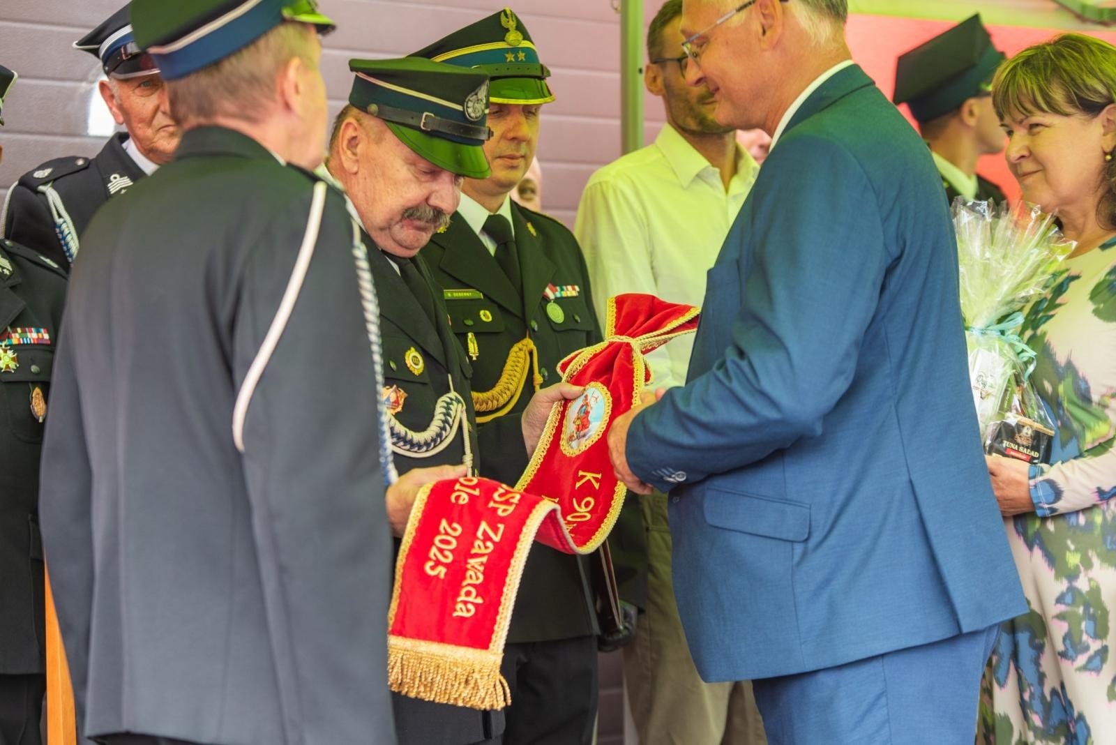 Zdjęcie w galerii na portalu naszwodzislaw.com: Jubileusz 90-lecia OSP Zawada. Strażacka tradycja i wspólne świętowanie [FOTO] wiadomości z regionu