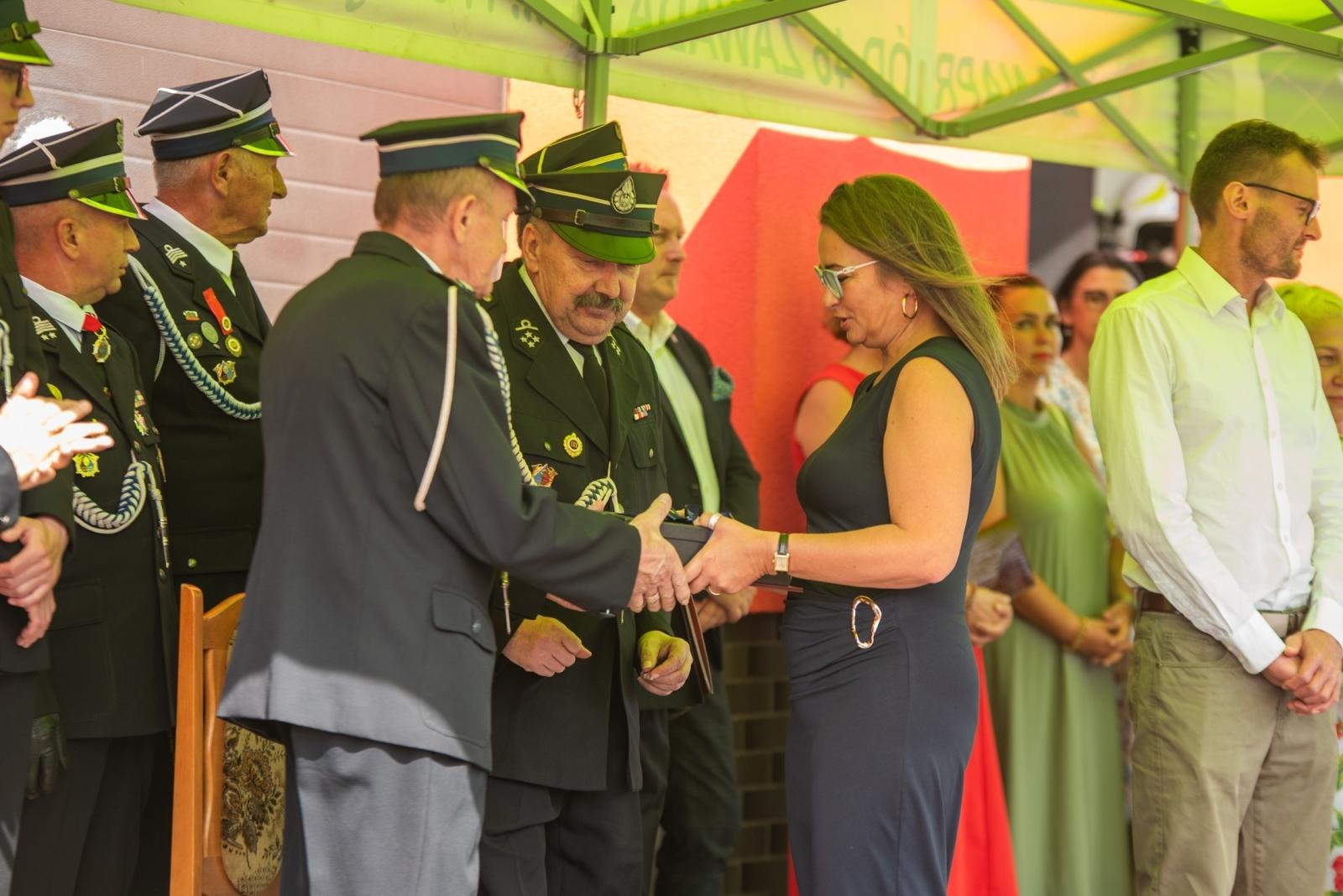 Zdjęcie w galerii na portalu naszwodzislaw.com: Jubileusz 90-lecia OSP Zawada. Strażacka tradycja i wspólne świętowanie [FOTO] wiadomości z regionu