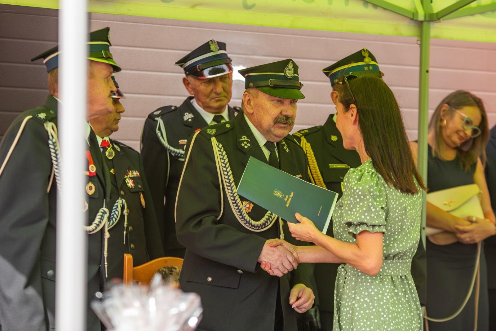 Zdjęcie w galerii na portalu naszwodzislaw.com: Jubileusz 90-lecia OSP Zawada. Strażacka tradycja i wspólne świętowanie [FOTO] wiadomości z regionu