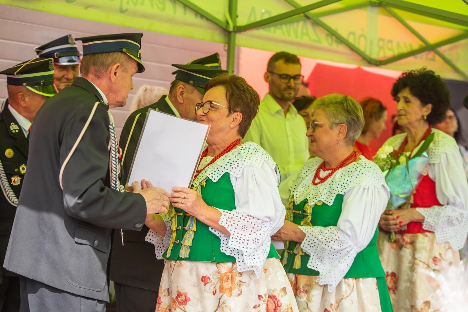 Zdjęcie w galerii na portalu naszwodzislaw.com: Jubileusz 90-lecia OSP Zawada. Strażacka tradycja i wspólne świętowanie [FOTO] wiadomości z regionu