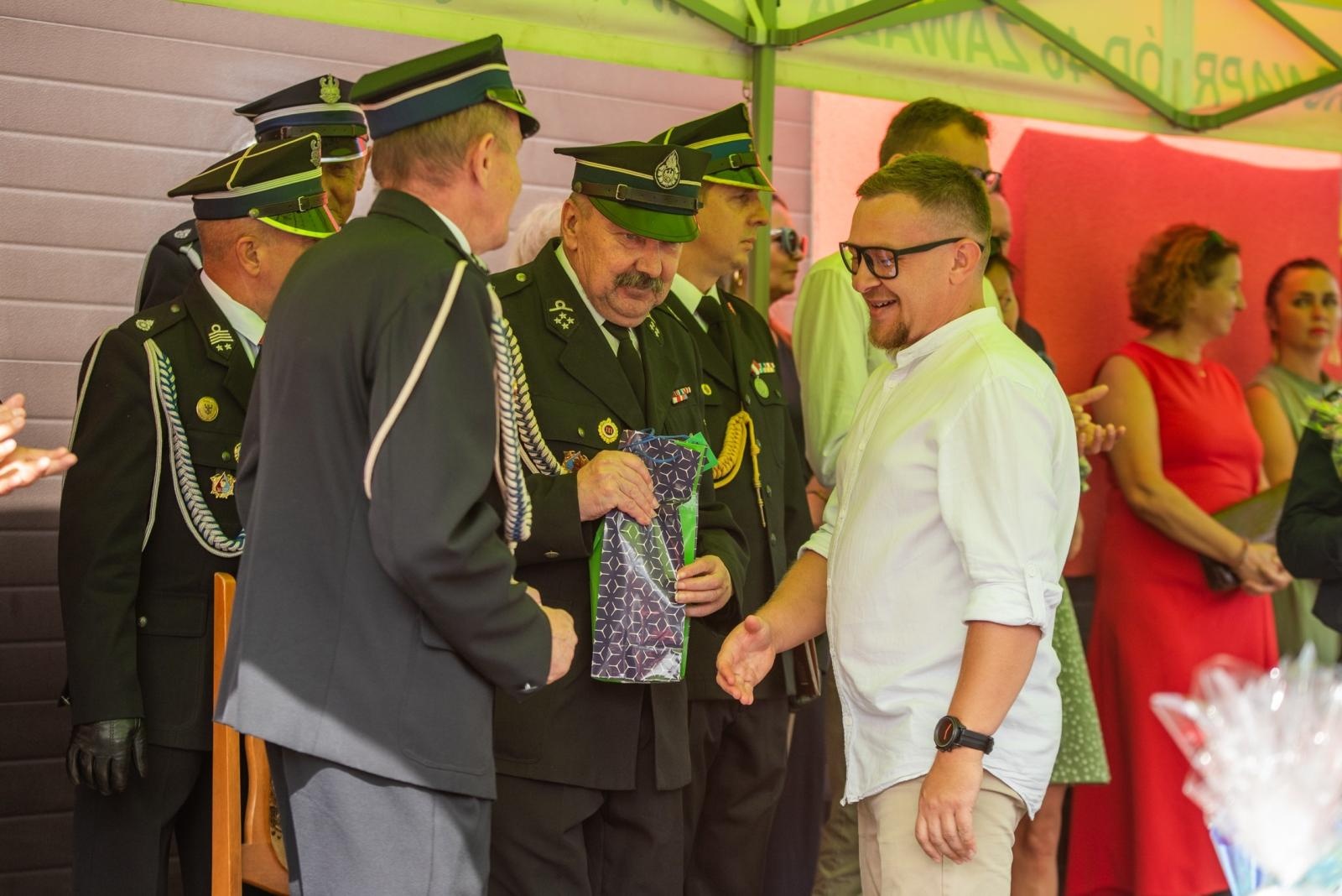 Zdjęcie w galerii na portalu naszwodzislaw.com: Jubileusz 90-lecia OSP Zawada. Strażacka tradycja i wspólne świętowanie [FOTO] wiadomości z regionu