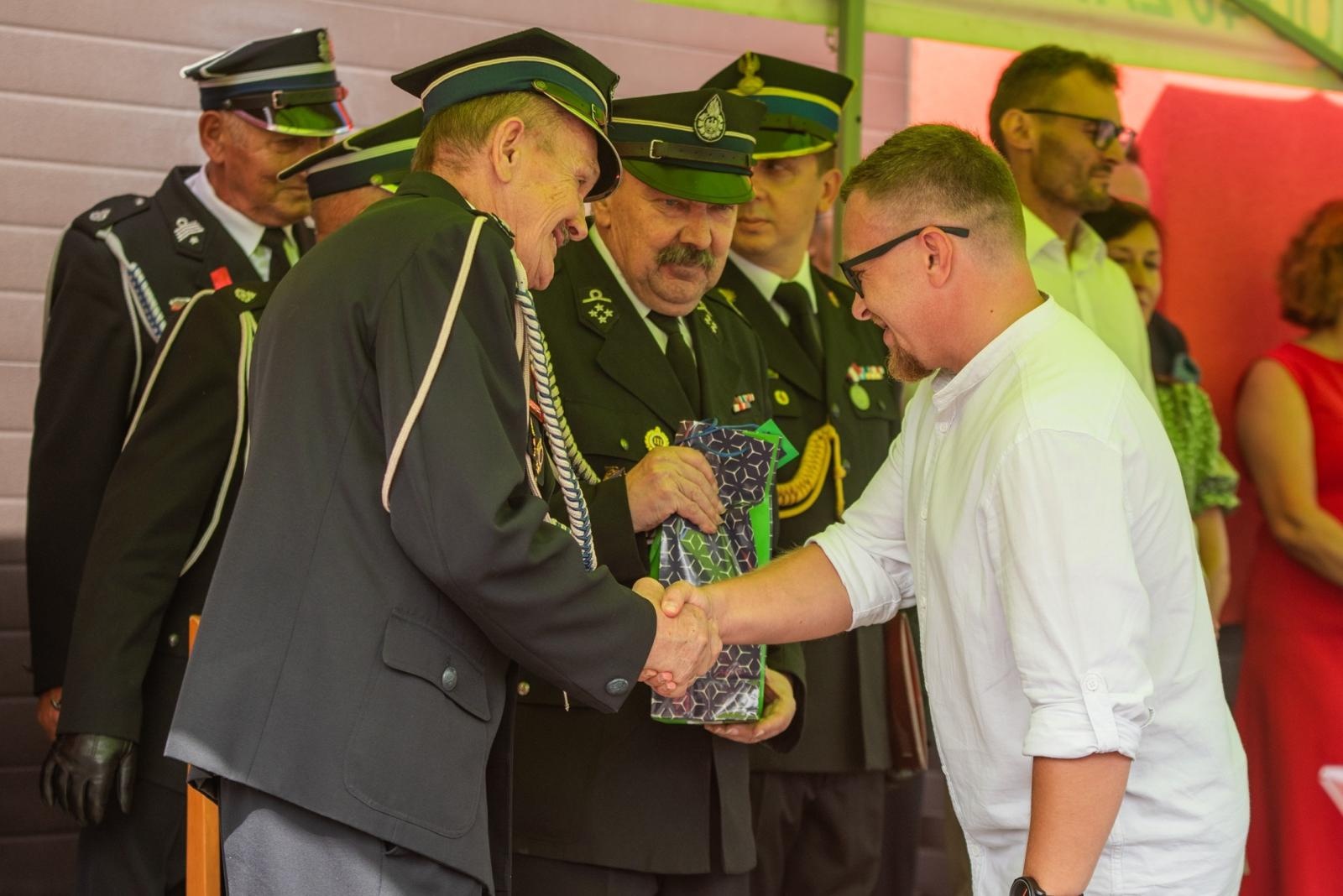 Zdjęcie w galerii na portalu naszwodzislaw.com: Jubileusz 90-lecia OSP Zawada. Strażacka tradycja i wspólne świętowanie [FOTO] wiadomości z regionu