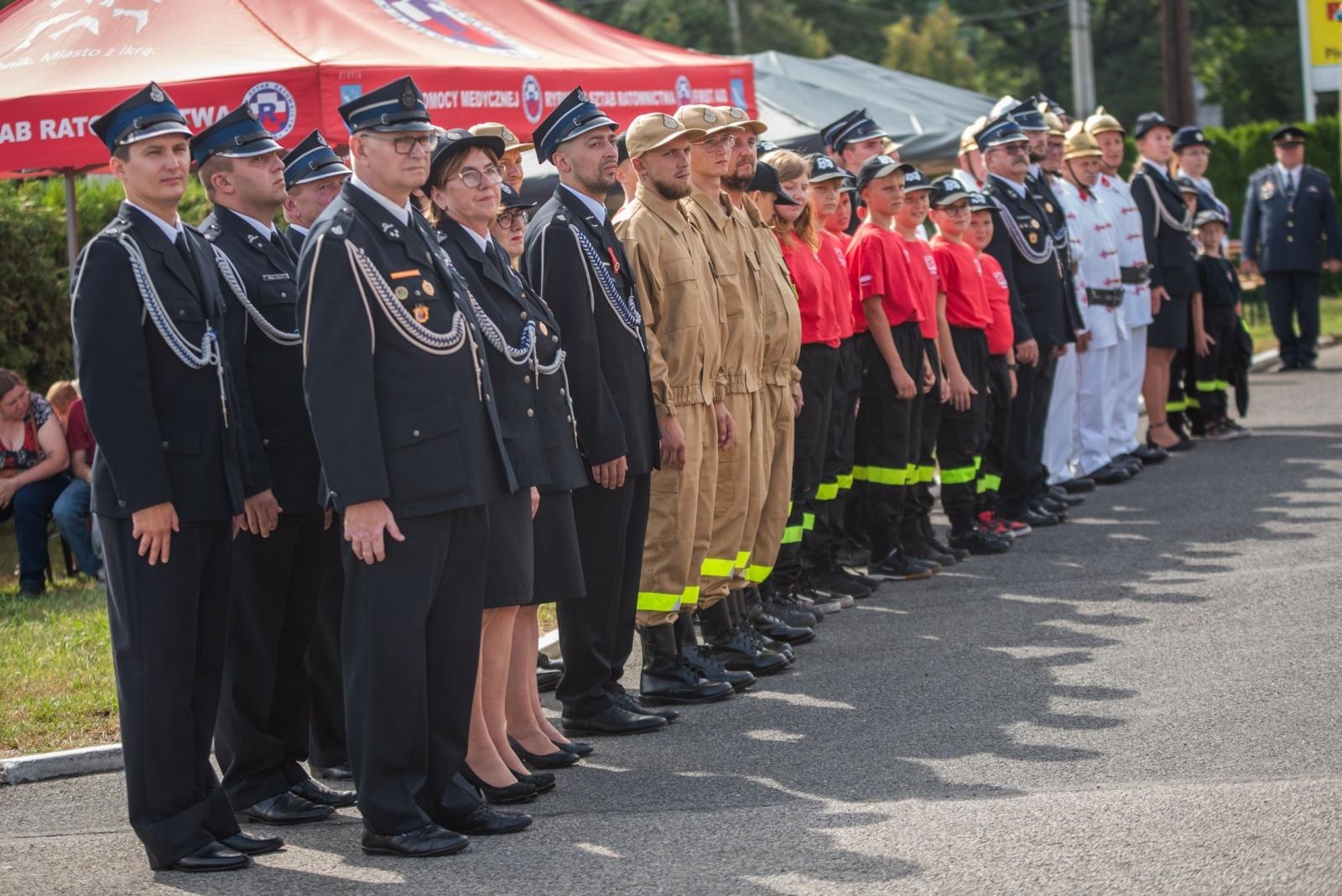 Zdjęcie w galerii na portalu naszwodzislaw.com: Jubileusz 90-lecia OSP Zawada. Strażacka tradycja i wspólne świętowanie [FOTO] wiadomości z regionu