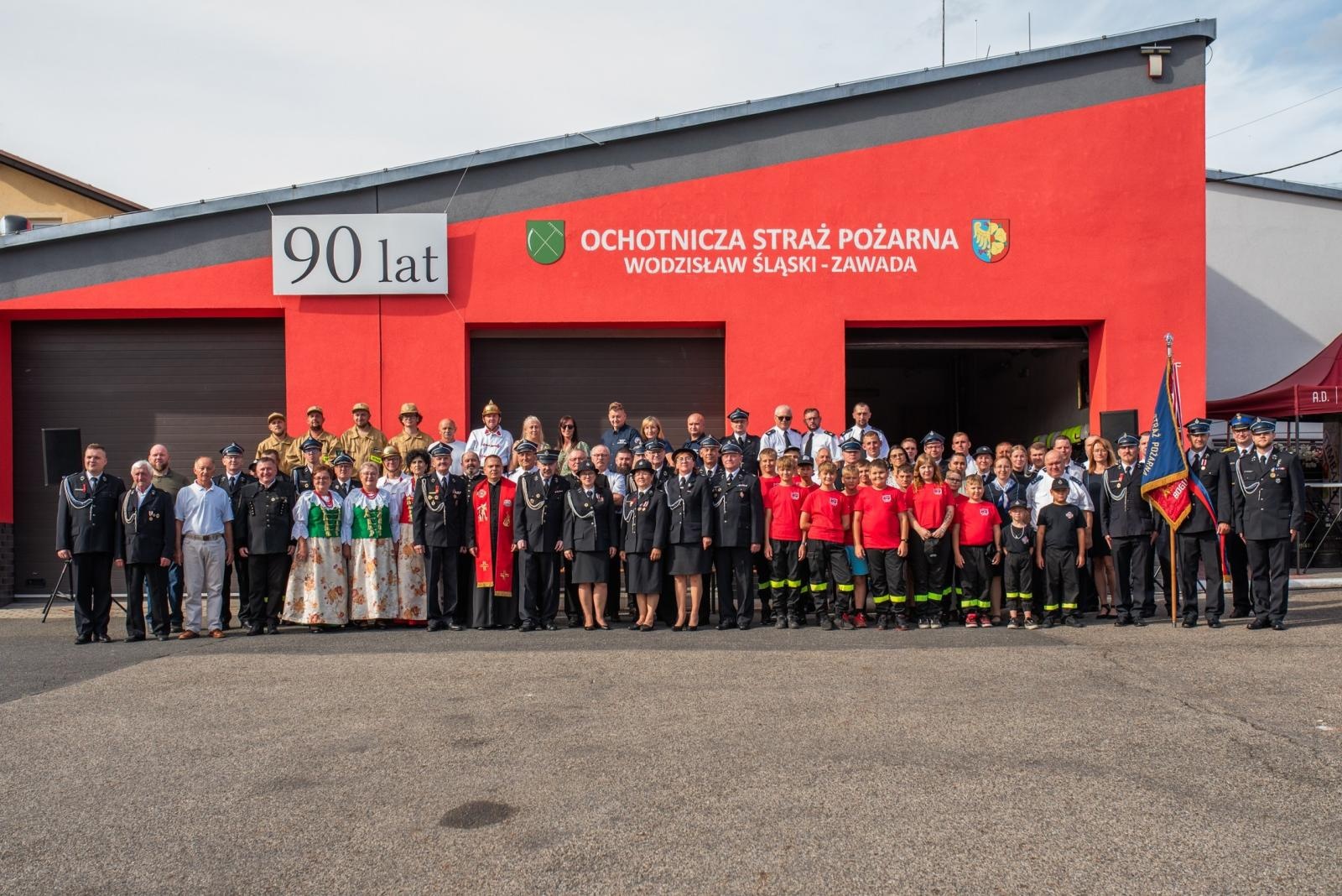 Zdjęcie w galerii na portalu naszwodzislaw.com: Jubileusz 90-lecia OSP Zawada. Strażacka tradycja i wspólne świętowanie [FOTO] wiadomości z regionu