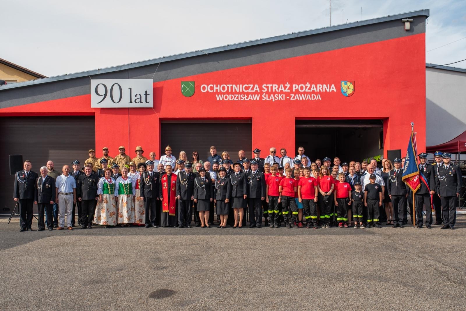 Zdjęcie w galerii na portalu naszwodzislaw.com: Jubileusz 90-lecia OSP Zawada. Strażacka tradycja i wspólne świętowanie [FOTO] wiadomości z regionu