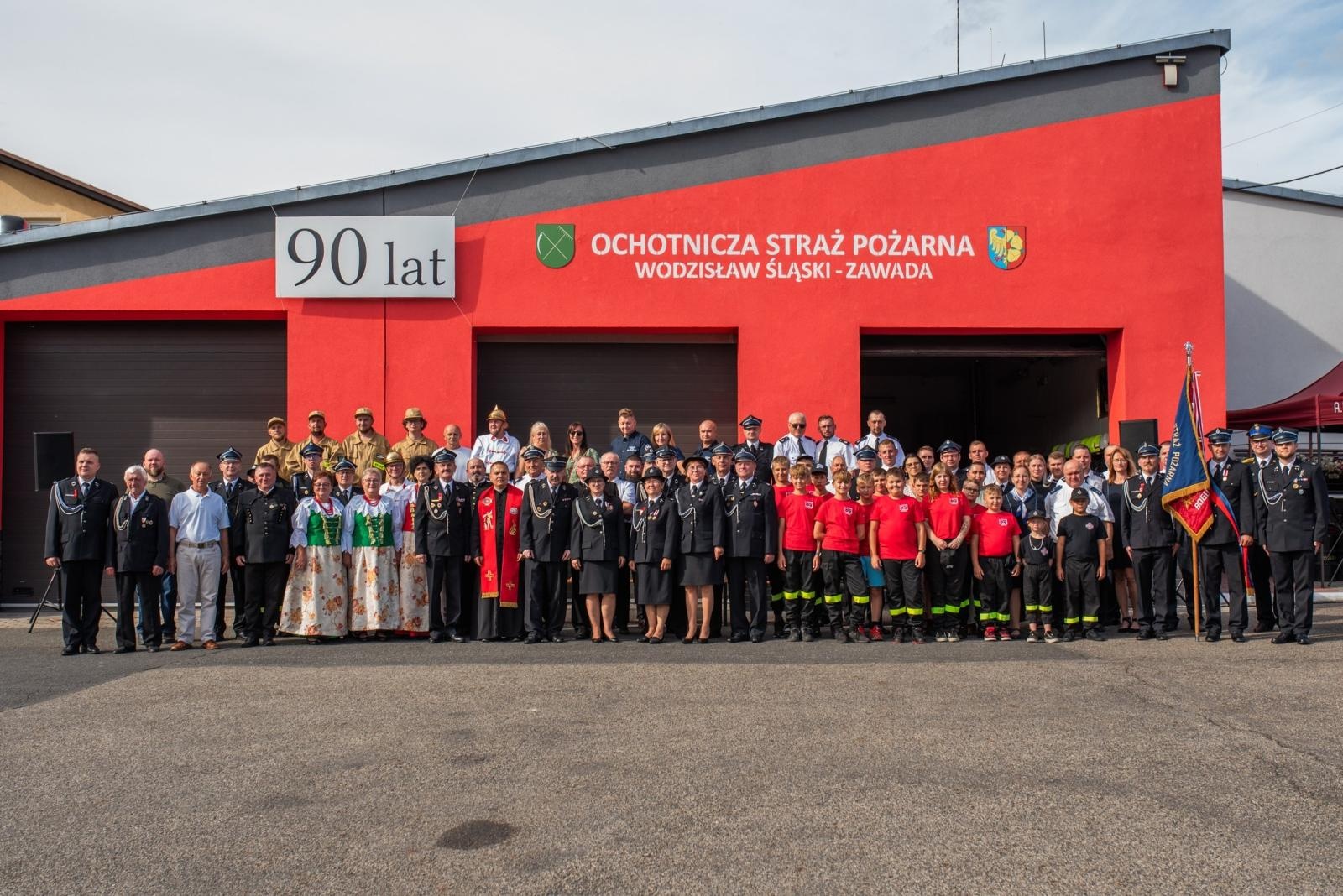 Zdjęcie w galerii na portalu naszwodzislaw.com: Jubileusz 90-lecia OSP Zawada. Strażacka tradycja i wspólne świętowanie [FOTO] wiadomości z regionu