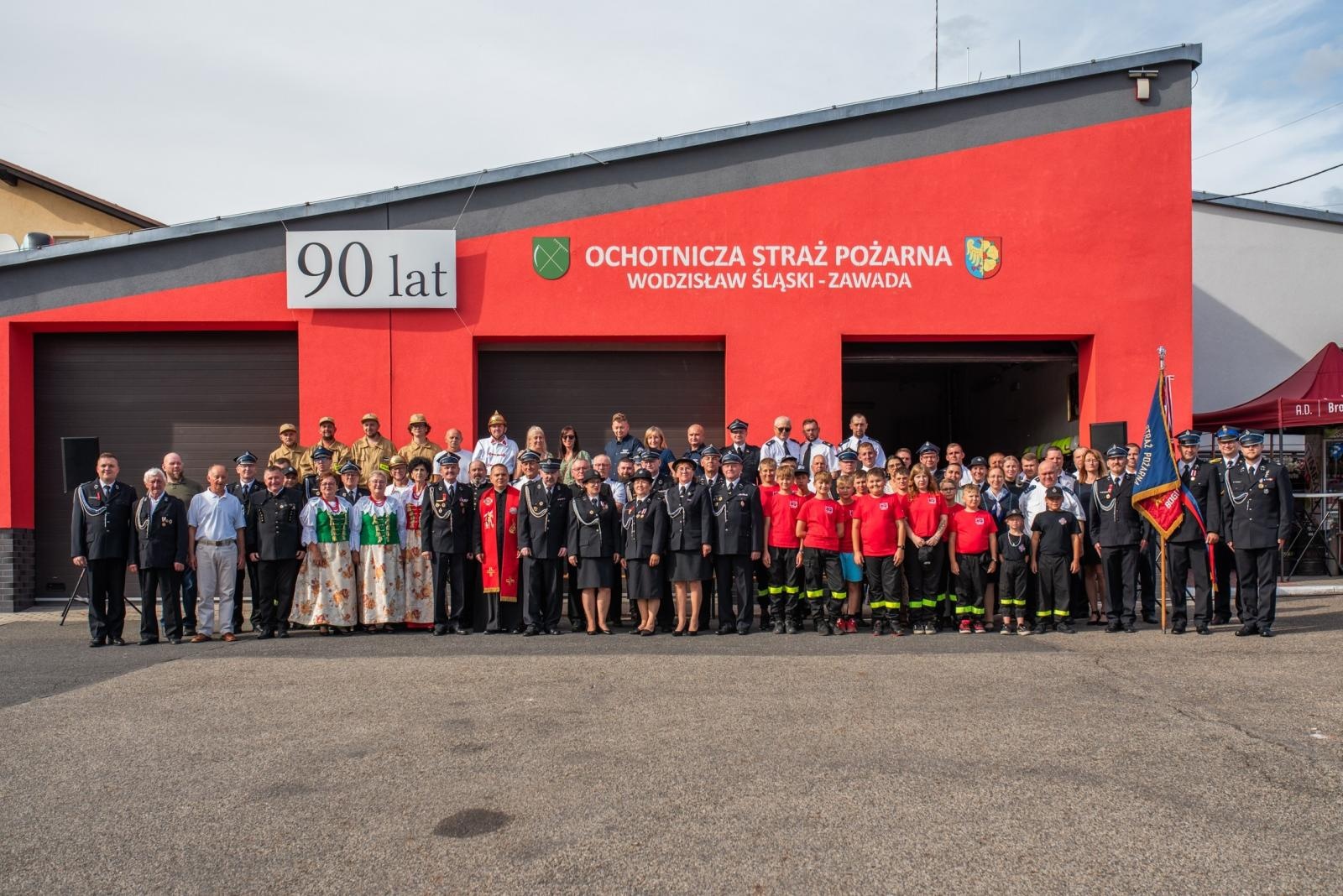 Zdjęcie w galerii na portalu naszwodzislaw.com: Jubileusz 90-lecia OSP Zawada. Strażacka tradycja i wspólne świętowanie [FOTO] wiadomości z regionu
