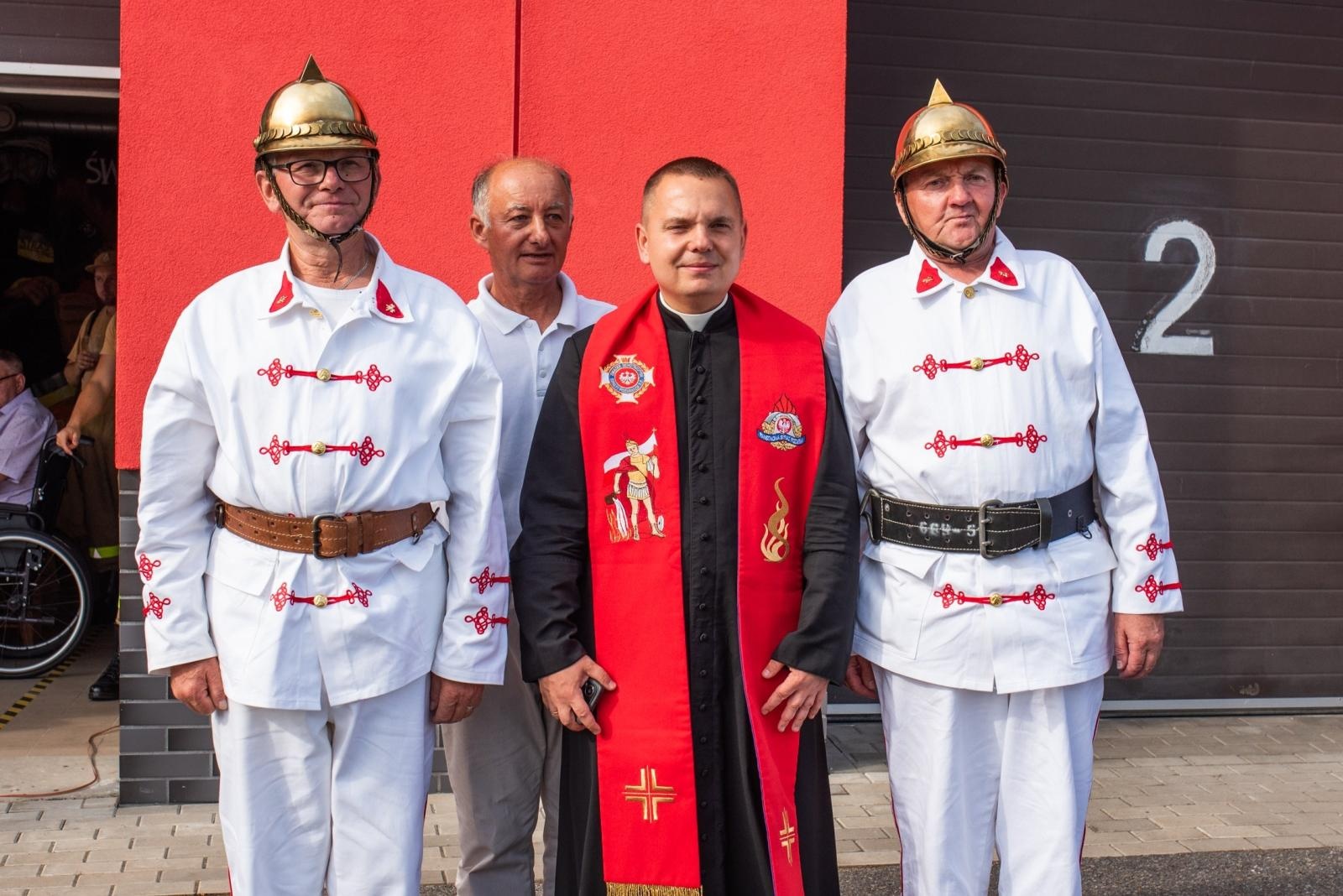 Zdjęcie w galerii na portalu naszwodzislaw.com: Jubileusz 90-lecia OSP Zawada. Strażacka tradycja i wspólne świętowanie [FOTO] wiadomości z regionu