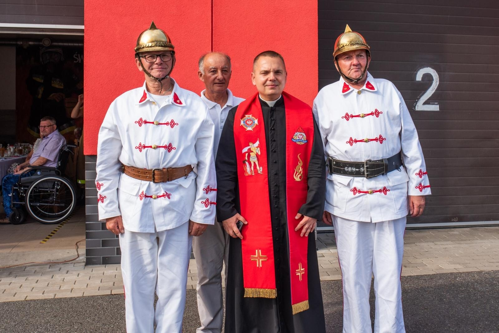 Zdjęcie w galerii na portalu naszwodzislaw.com: Jubileusz 90-lecia OSP Zawada. Strażacka tradycja i wspólne świętowanie [FOTO] wiadomości z regionu