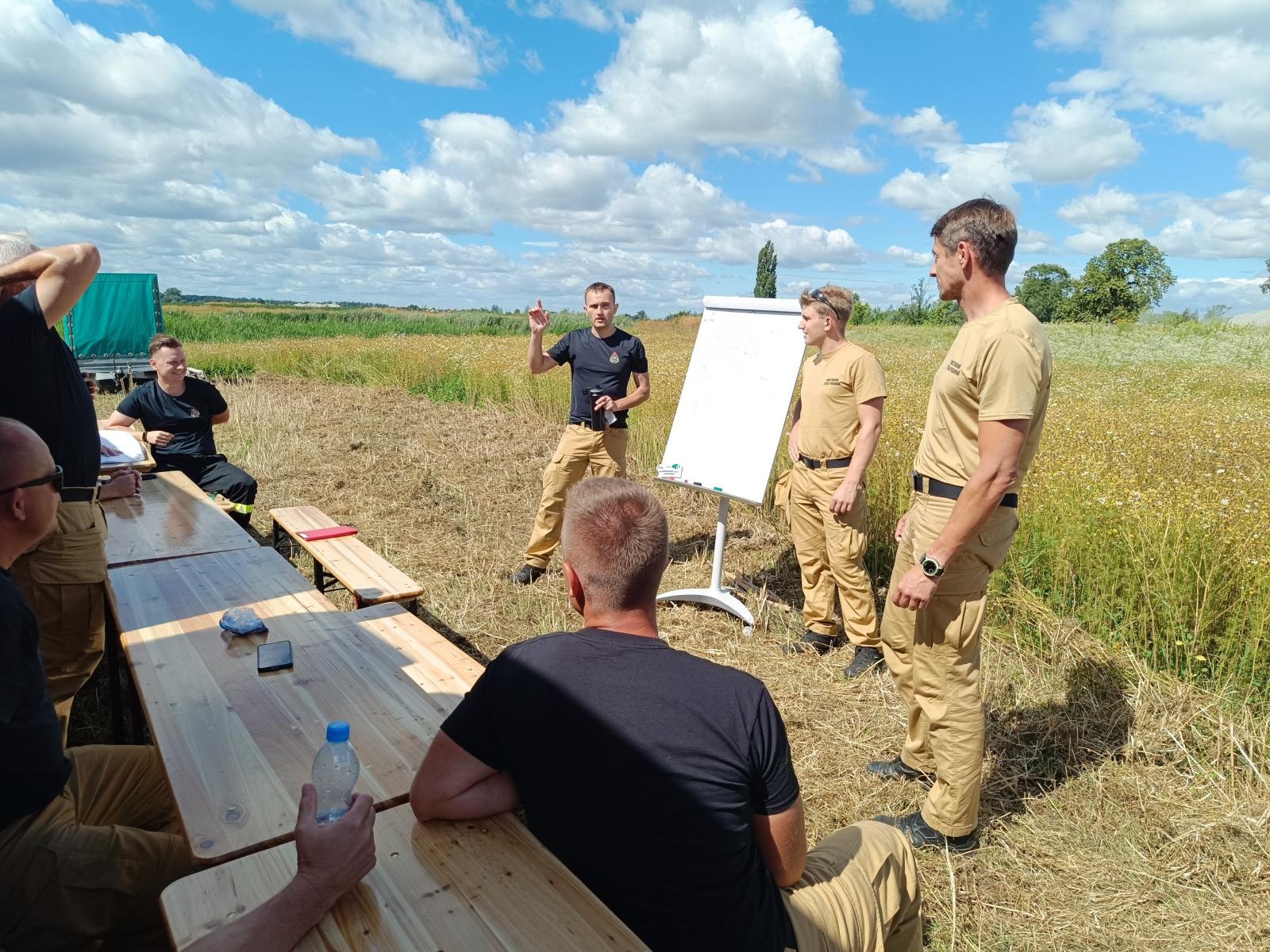 Zdjęcie w galerii na portalu naszwodzislaw.com: Ćwiczenia strażaków z powiatu wodzisławskiego na zbiorniku Racibórz Dolny wiadomości z regionu