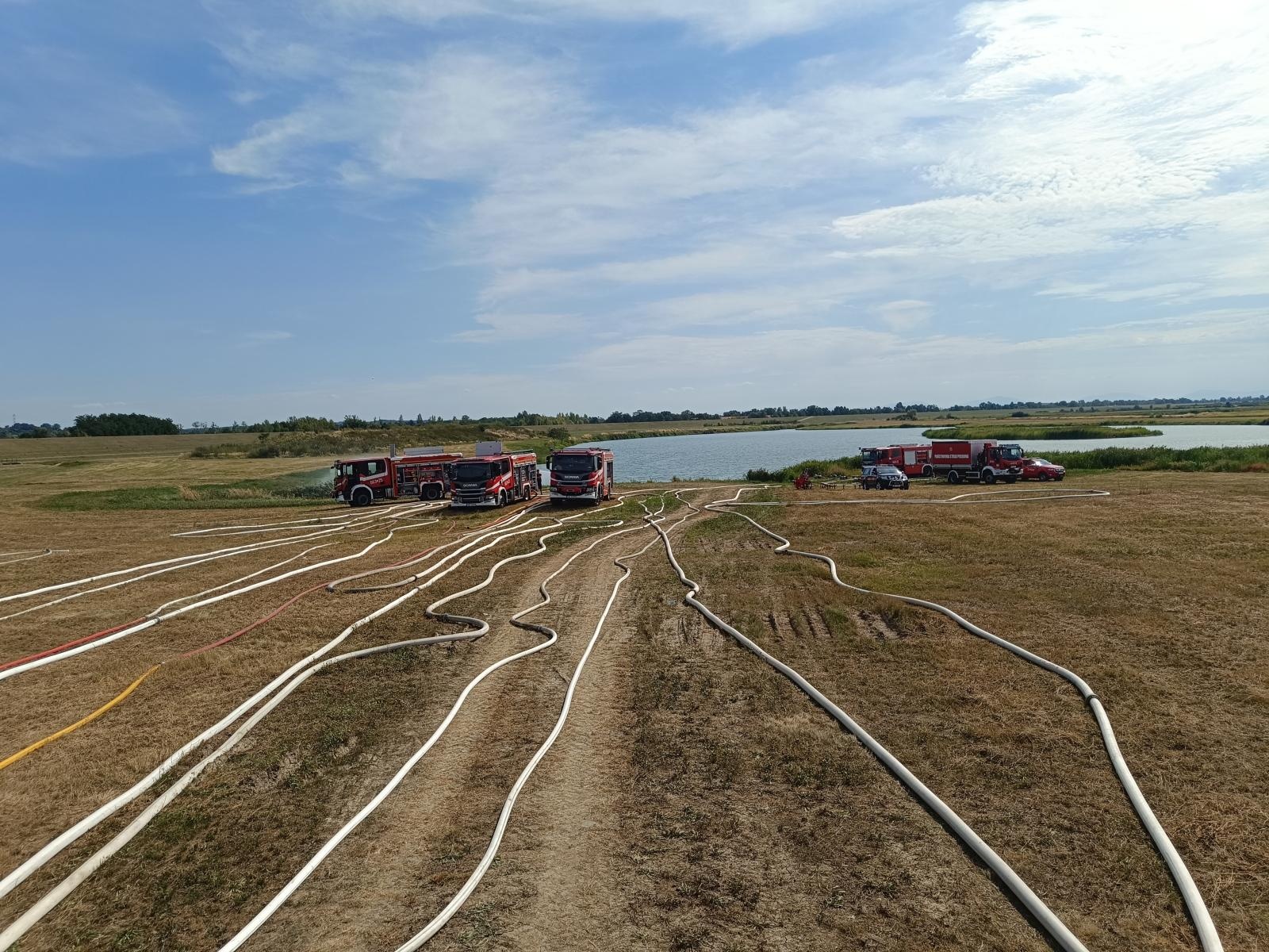 Zdjęcie w galerii na portalu naszwodzislaw.com: Ćwiczenia strażaków z powiatu wodzisławskiego na zbiorniku Racibórz Dolny wiadomości z regionu