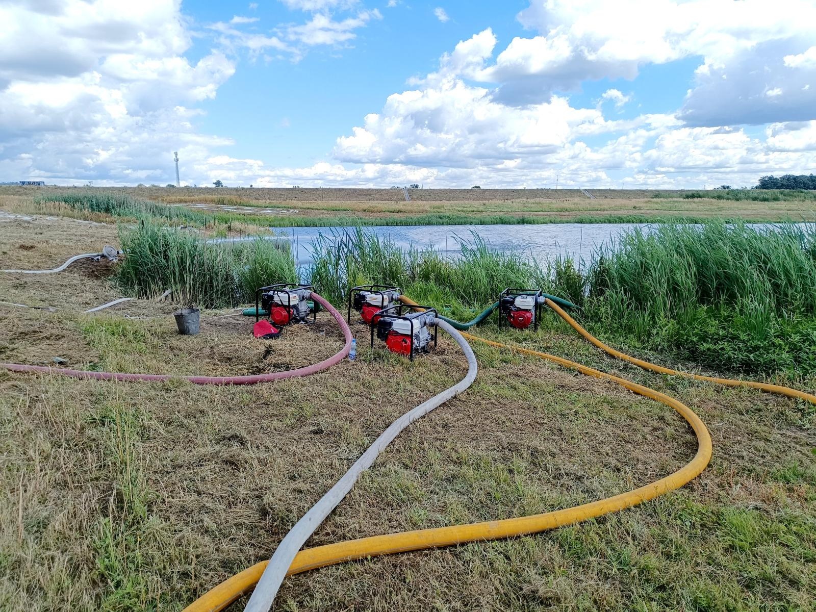 Zdjęcie w galerii na portalu naszwodzislaw.com: Ćwiczenia strażaków z powiatu wodzisławskiego na zbiorniku Racibórz Dolny wiadomości z regionu