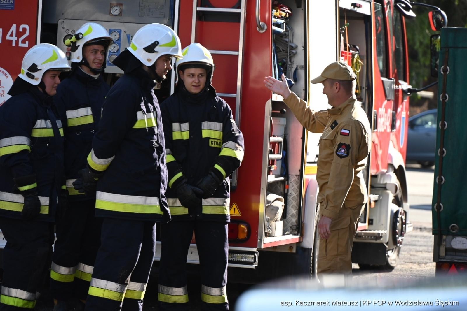 Zdjęcie w galerii na portalu naszwodzislaw.com: Trzynastu nowych strażaków ratowników w powiatowych OSP wiadomości z regionu