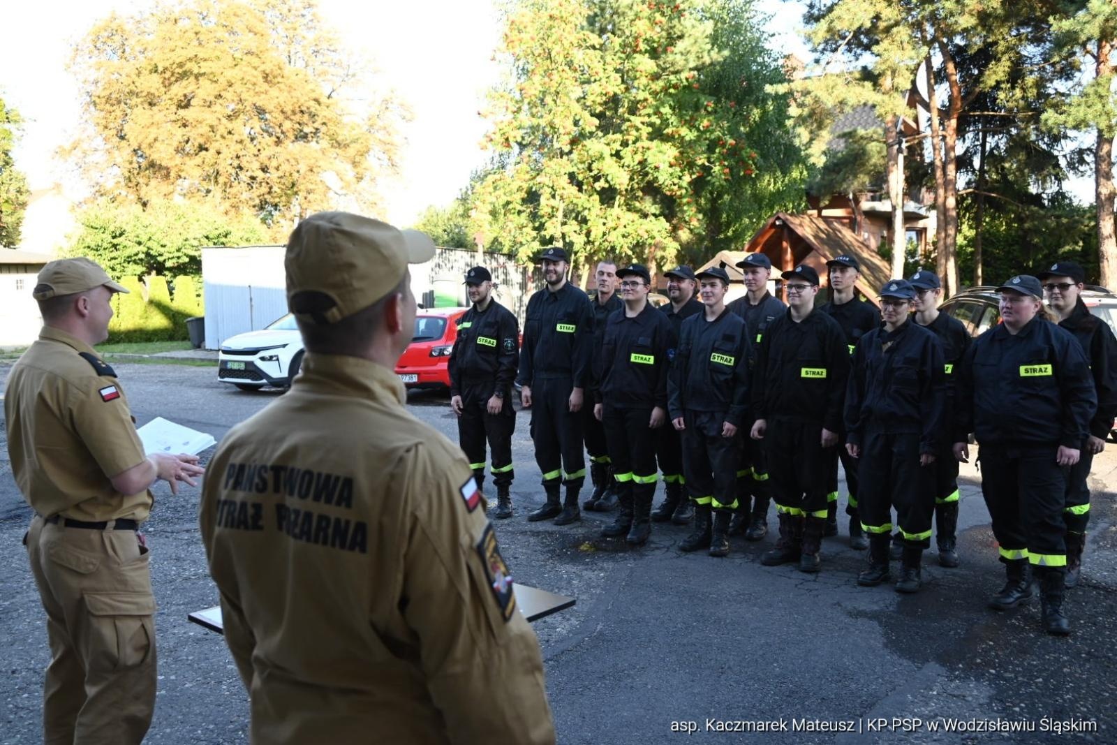 Zdjęcie w galerii na portalu naszwodzislaw.com: Trzynastu nowych strażaków ratowników w powiatowych OSP wiadomości z regionu