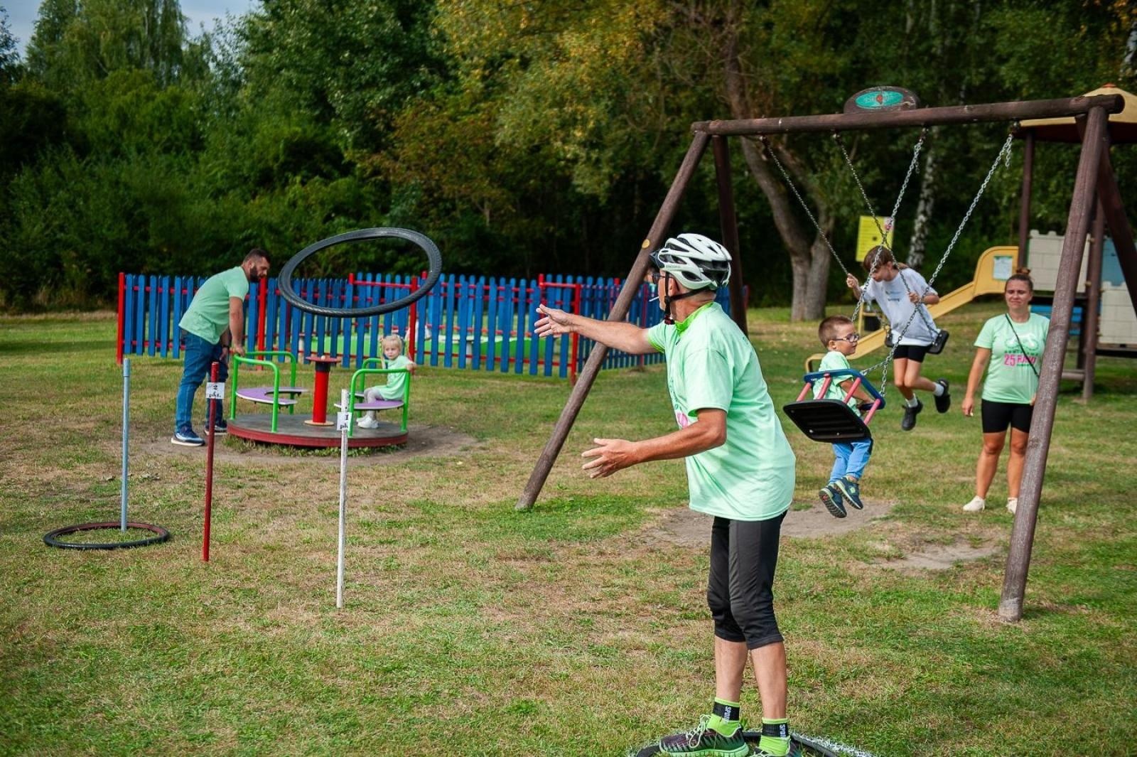 Zdjęcie w galerii na portalu naszwodzislaw.com: 840 rowerzystów na XXV Powiatowym Rajdzie Rowerowym wiadomości z regionu