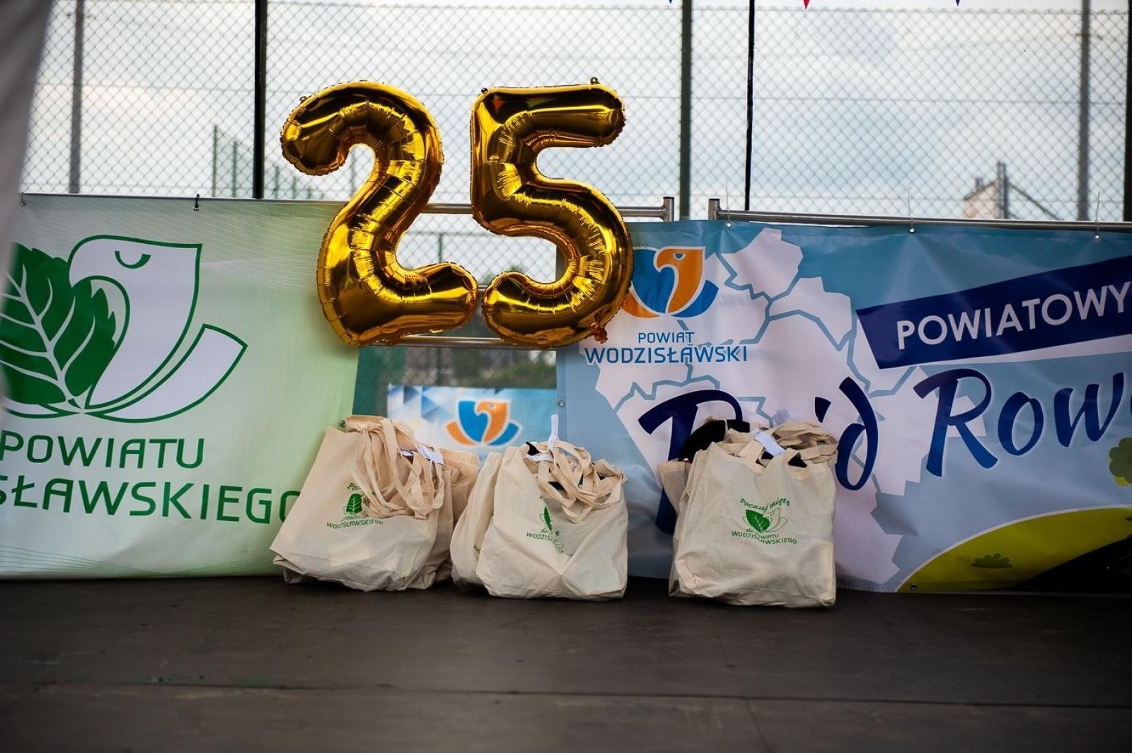 Zdjęcie w galerii na portalu naszwodzislaw.com: 840 rowerzystów na XXV Powiatowym Rajdzie Rowerowym wiadomości z regionu