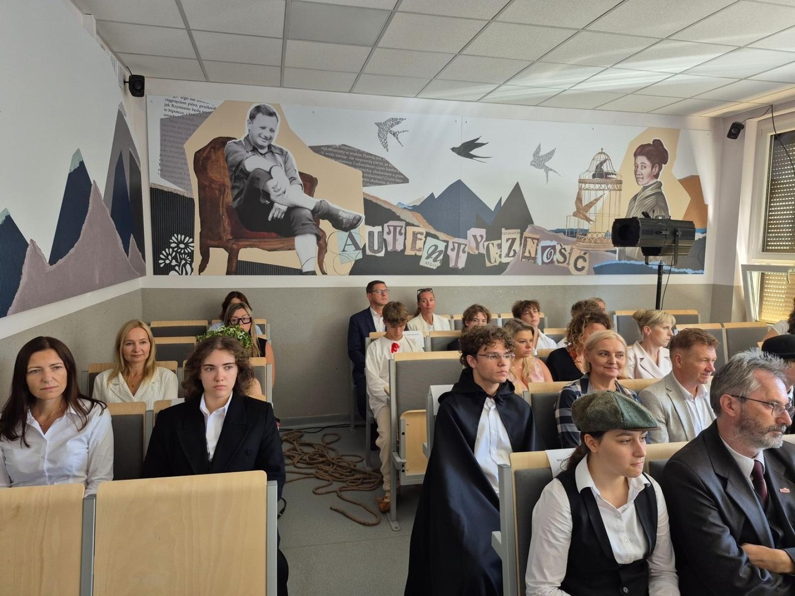 Zdjęcie w galerii na portalu naszwodzislaw.com: Szkoły powiatu rozpoczęły nowy rok szkolny wiadomości z regionu