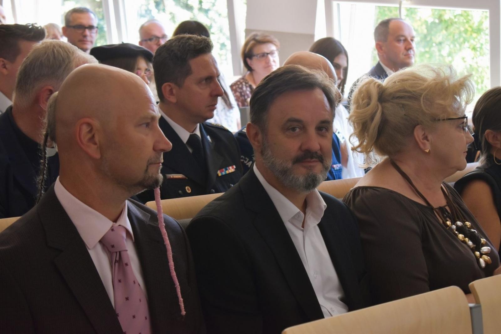 Zdjęcie w galerii na portalu naszwodzislaw.com: Szkoły powiatu rozpoczęły nowy rok szkolny wiadomości z regionu