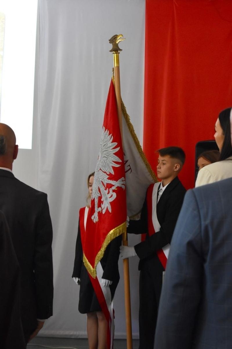 Zdjęcie w galerii na portalu naszwodzislaw.com: Szkoły powiatu rozpoczęły nowy rok szkolny wiadomości z regionu