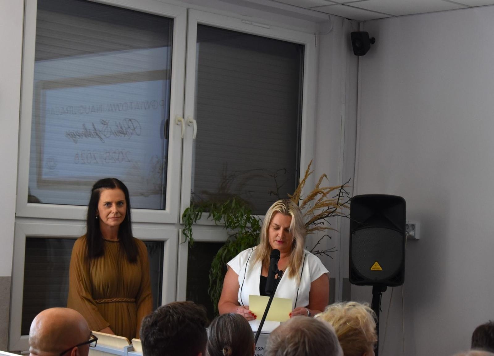 Zdjęcie w galerii na portalu naszwodzislaw.com: Szkoły powiatu rozpoczęły nowy rok szkolny wiadomości z regionu