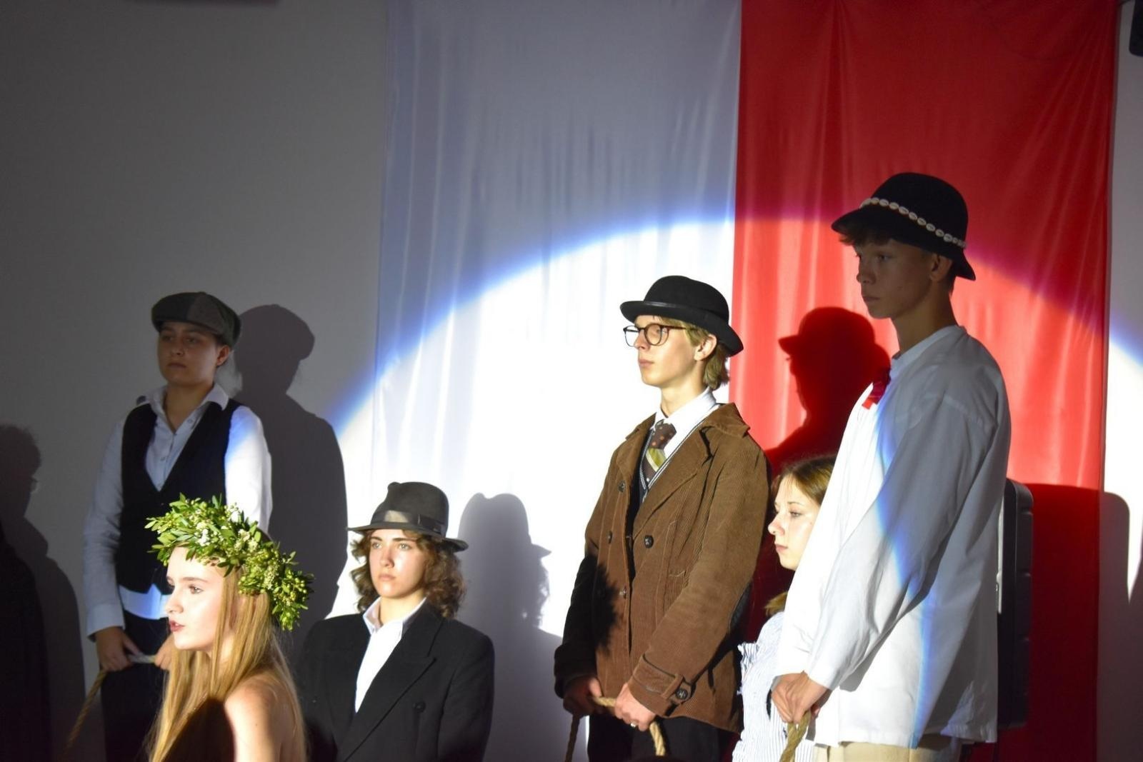 Zdjęcie w galerii na portalu naszwodzislaw.com: Szkoły powiatu rozpoczęły nowy rok szkolny wiadomości z regionu