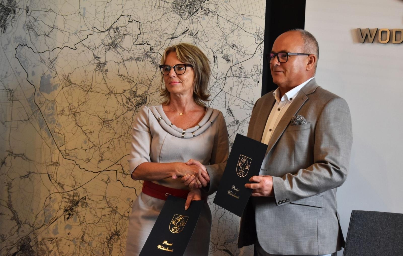 Zdjęcie w galerii na portalu naszwodzislaw.com: Podpisano list intencyjny na rzecz wsparcia przedsiębiorczości w powiecie wiadomości z regionu