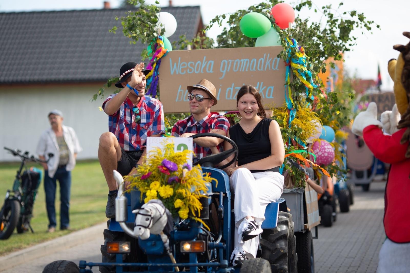 Zdjęcie w galerii na portalu naszwodzislaw.com: Dożynki 2025 w Radlinie. Tradycja, kultura i wspólne świętowanie [FOTO] wiadomości z regionu