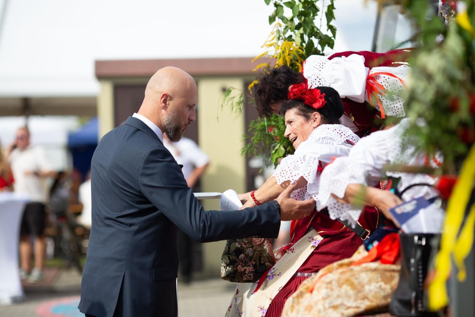 Zdjęcie w galerii na portalu naszwodzislaw.com: Dożynki 2025 w Radlinie. Tradycja, kultura i wspólne świętowanie [FOTO] wiadomości z regionu
