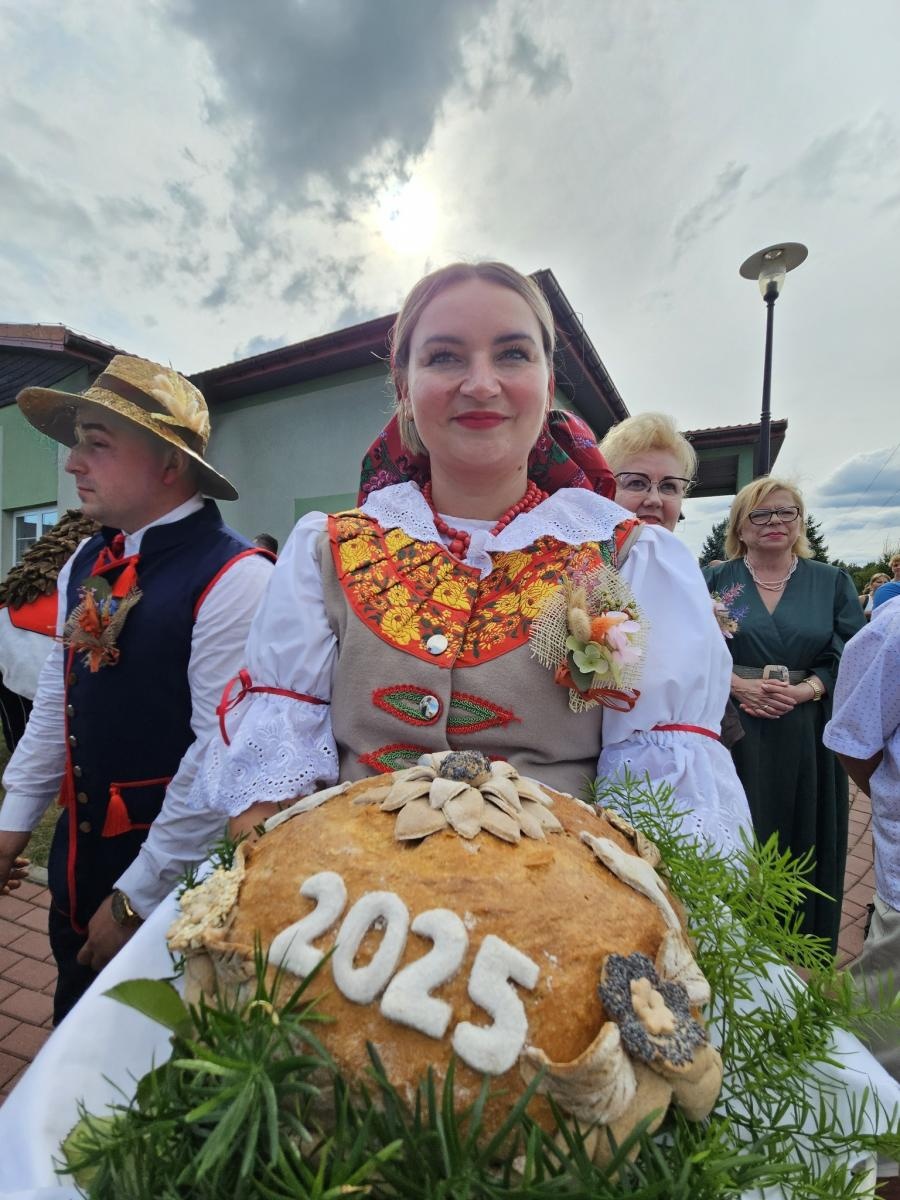 Zdjęcie w galerii na portalu naszwodzislaw.com: Dożynki 2025 w Radlinie. Tradycja, kultura i wspólne świętowanie [FOTO] wiadomości z regionu