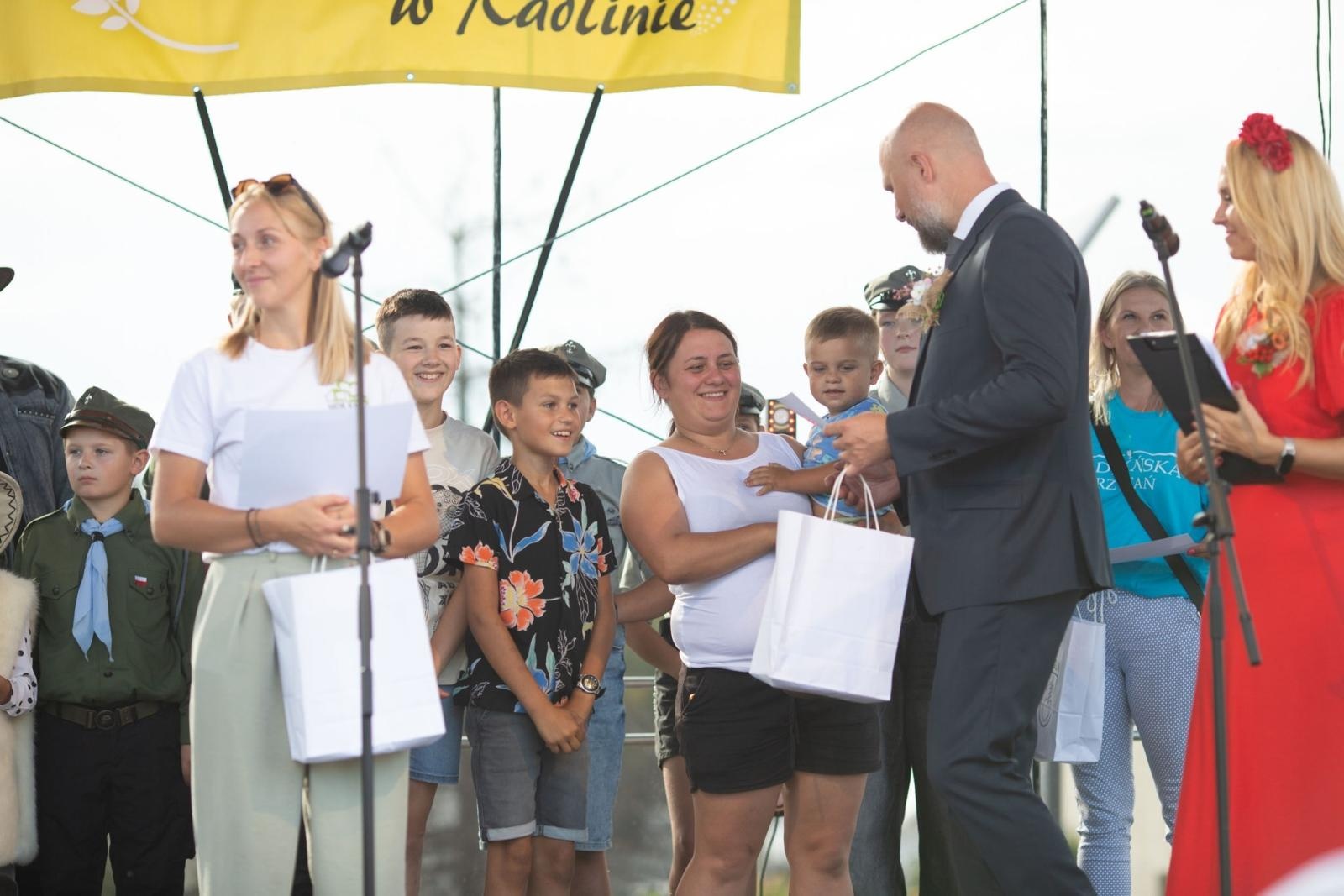 Zdjęcie w galerii na portalu naszwodzislaw.com: Dożynki 2025 w Radlinie. Tradycja, kultura i wspólne świętowanie [FOTO] wiadomości z regionu