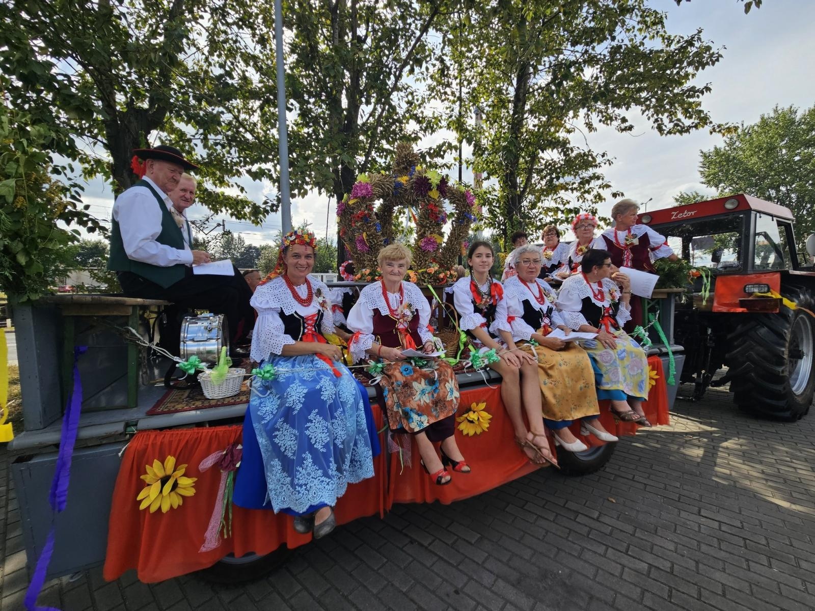 Zdjęcie w galerii na portalu naszwodzislaw.com: Dożynki 2025 w Radlinie. Tradycja, kultura i wspólne świętowanie [FOTO] wiadomości z regionu