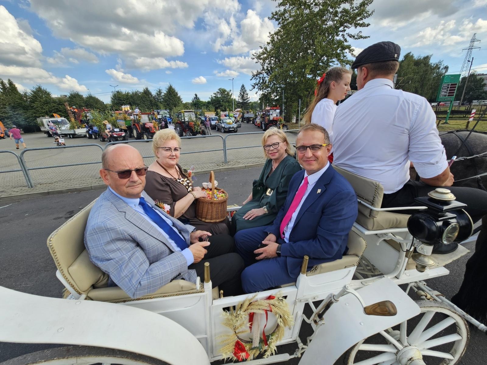 Zdjęcie w galerii na portalu naszwodzislaw.com: Dożynki 2025 w Radlinie. Tradycja, kultura i wspólne świętowanie [FOTO] wiadomości z regionu