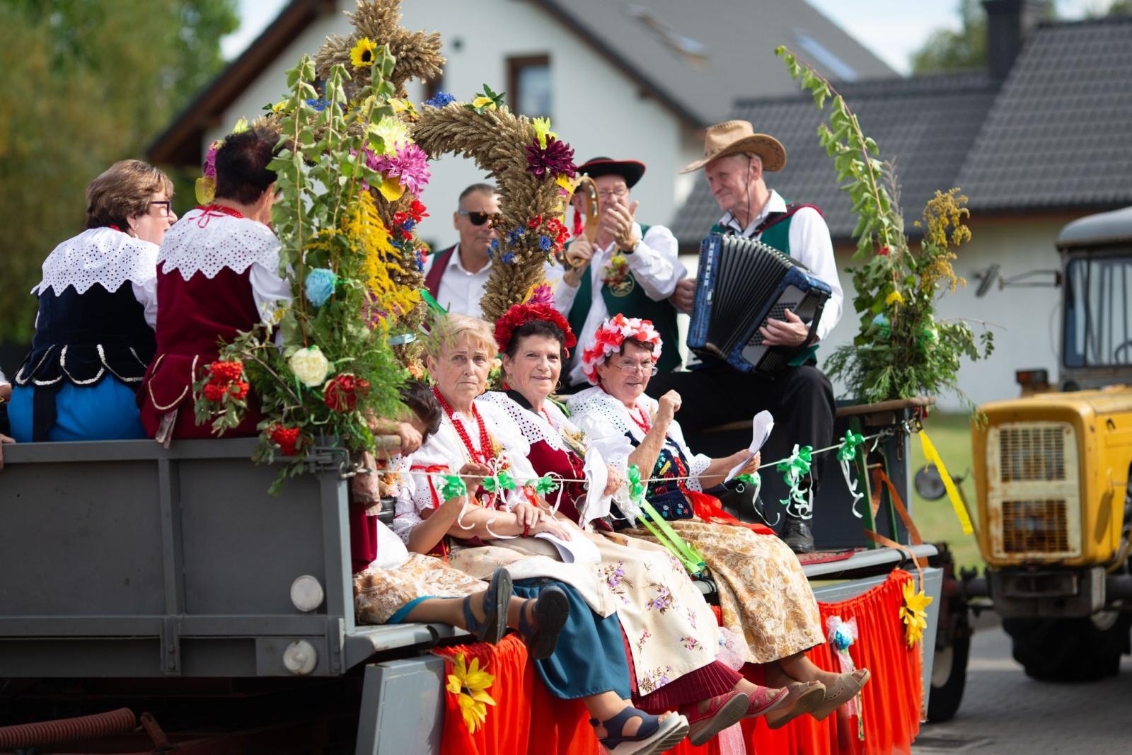 Zdjęcie w galerii na portalu naszwodzislaw.com: Dożynki 2025 w Radlinie. Tradycja, kultura i wspólne świętowanie [FOTO] wiadomości z regionu