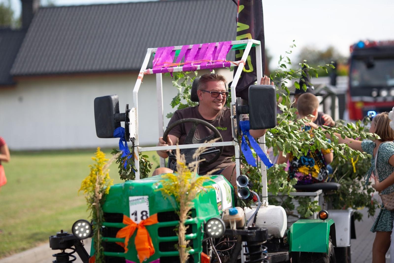 Zdjęcie w galerii na portalu naszwodzislaw.com: Dożynki 2025 w Radlinie. Tradycja, kultura i wspólne świętowanie [FOTO] wiadomości z regionu