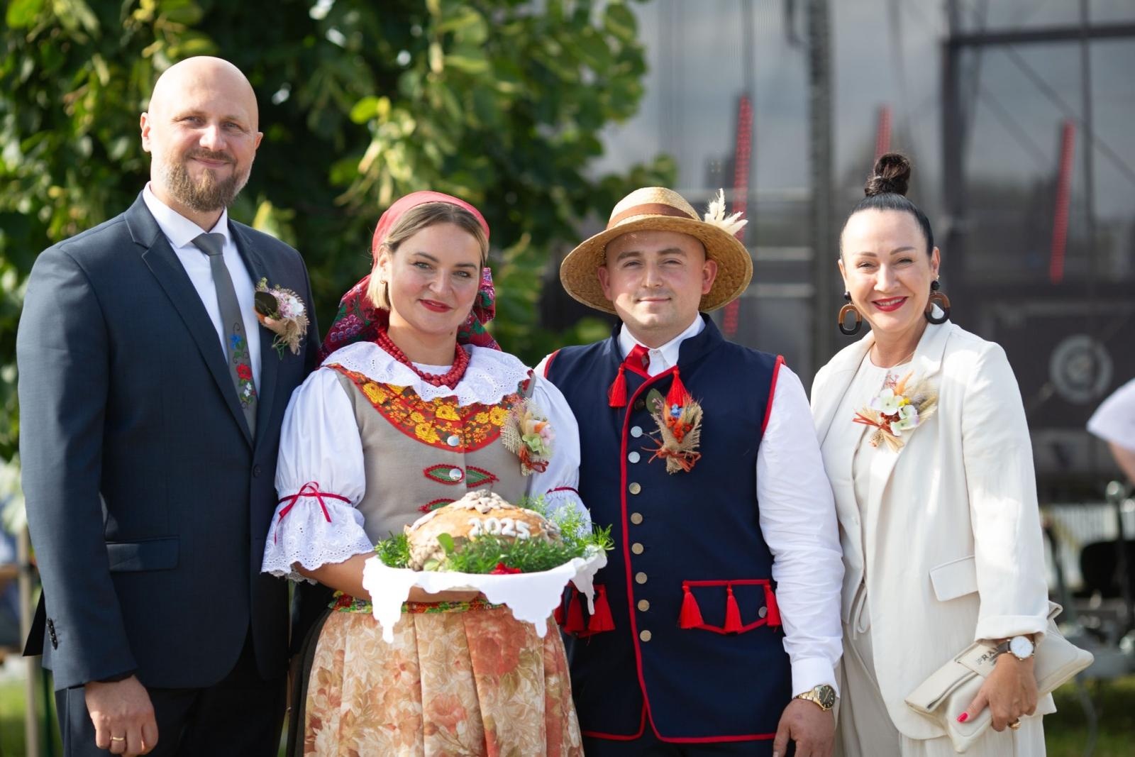 Zdjęcie w galerii na portalu naszwodzislaw.com: Dożynki 2025 w Radlinie. Tradycja, kultura i wspólne świętowanie [FOTO] wiadomości z regionu