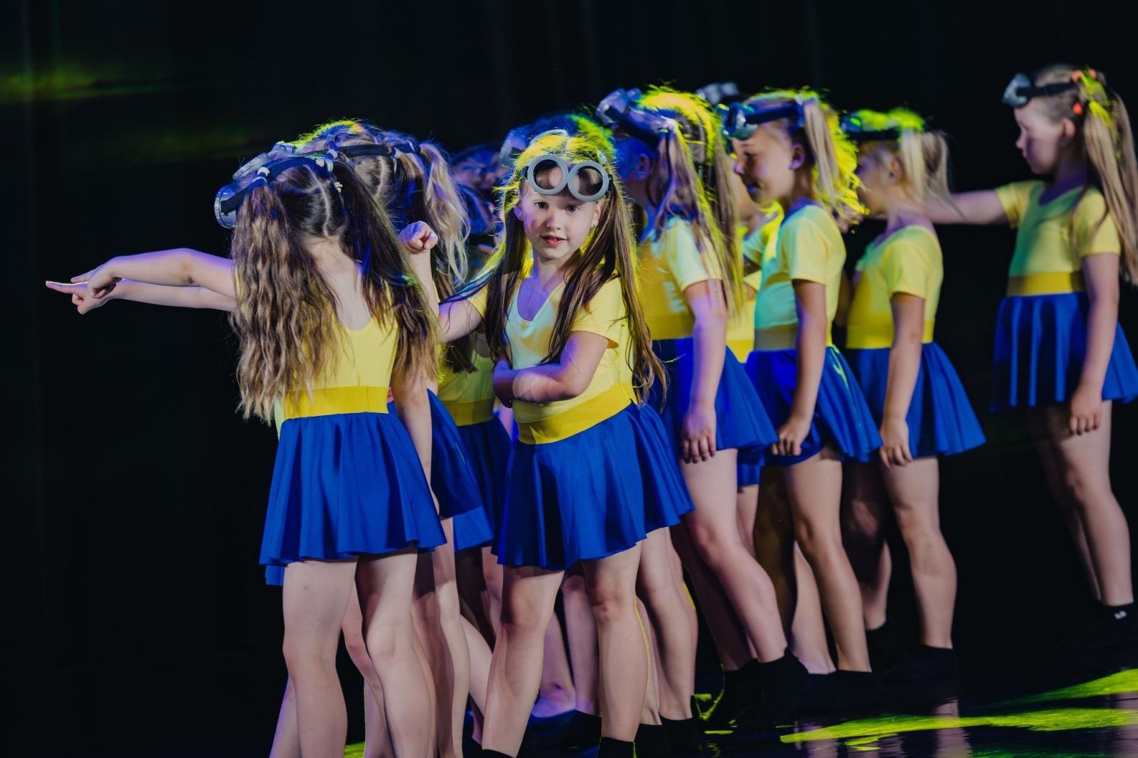 Zdjęcie w galerii na portalu naszwodzislaw.com: Taneczny poranek dla szkół i przedszkoli z zespołem Miraż wiadomości z regionu