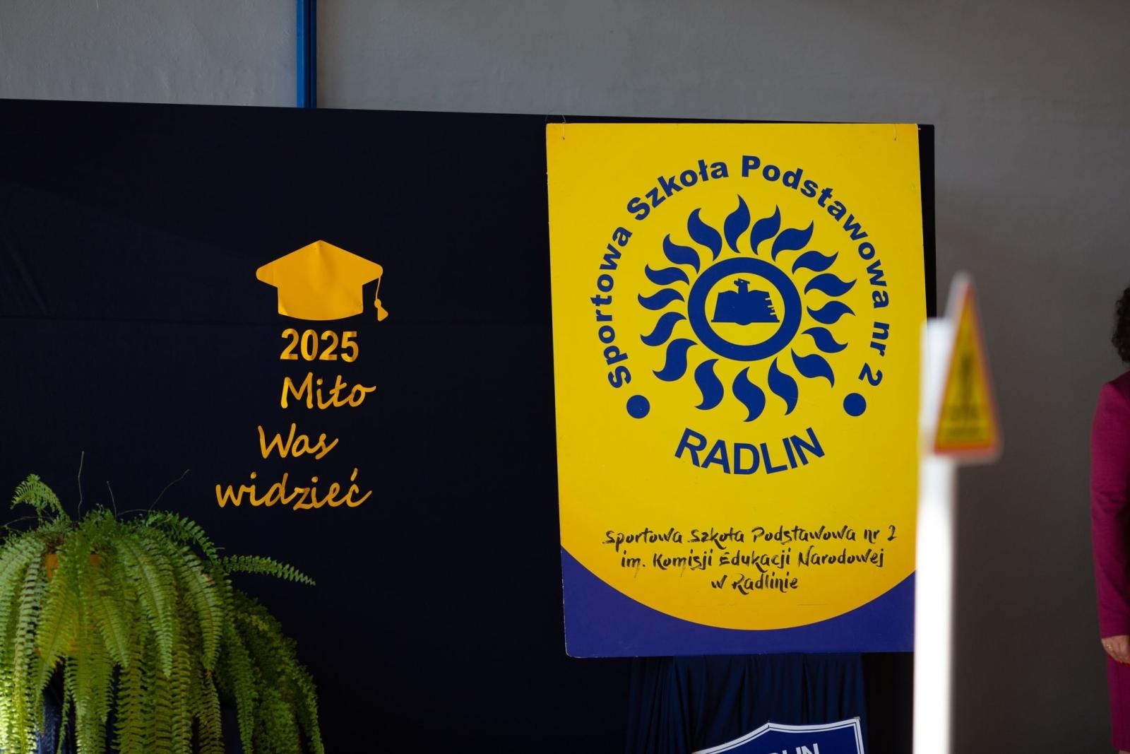 Zdjęcie w galerii na portalu naszwodzislaw.com: Radlin: Pasowanie dla uczniów, awanse dla nauczycieli [FOTO] wiadomości z regionu