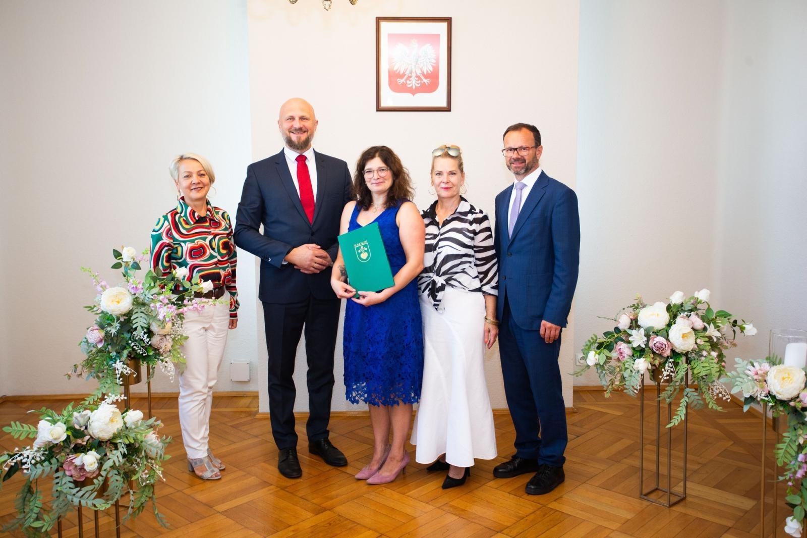 Zdjęcie w galerii na portalu naszwodzislaw.com: Radlin: Pasowanie dla uczniów, awanse dla nauczycieli [FOTO] wiadomości z regionu