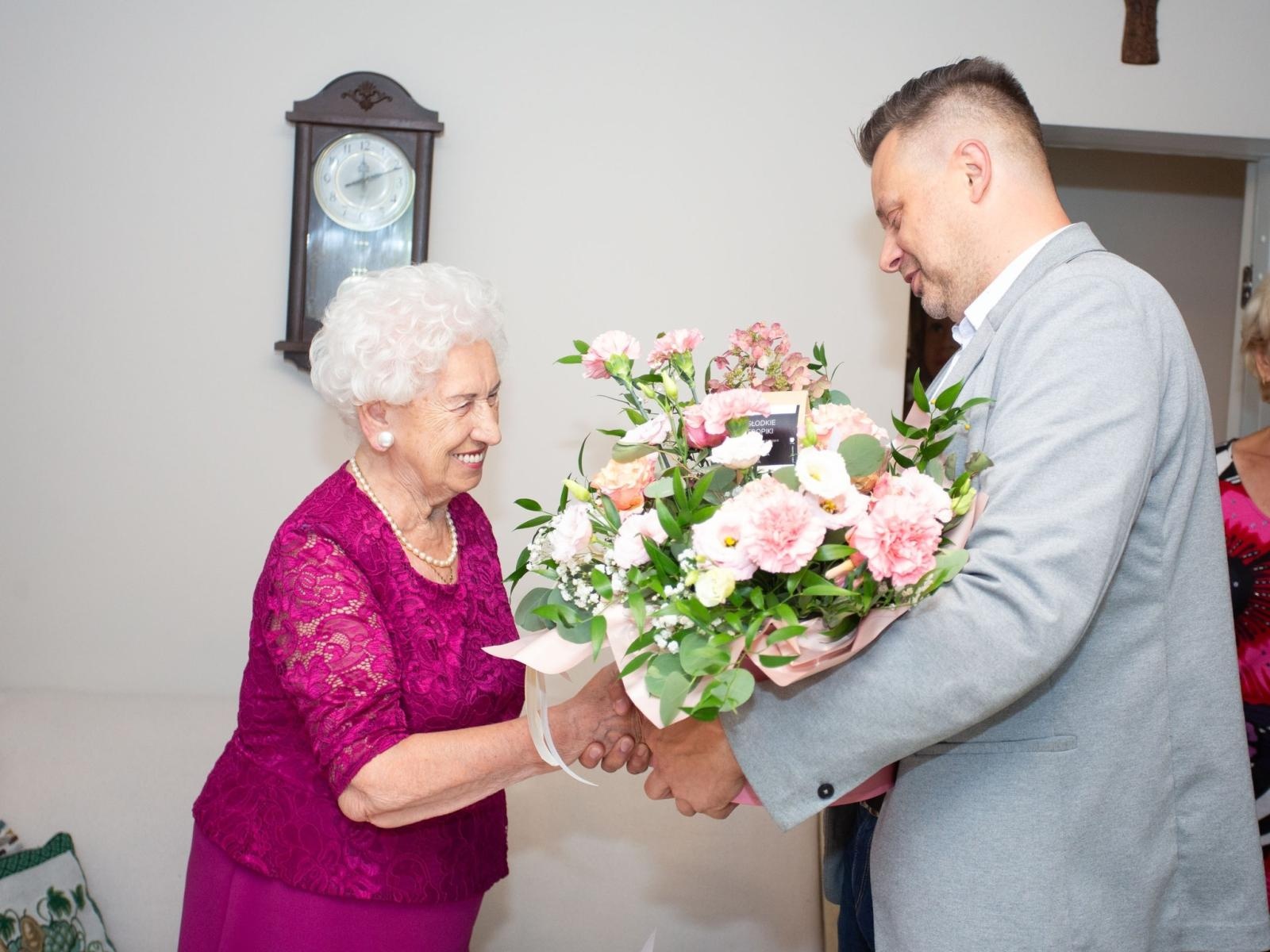 Zdjęcie w galerii na portalu naszwodzislaw.com: Radlin świętuje wyjątkowe jubileusze mieszkańców wiadomości z regionu